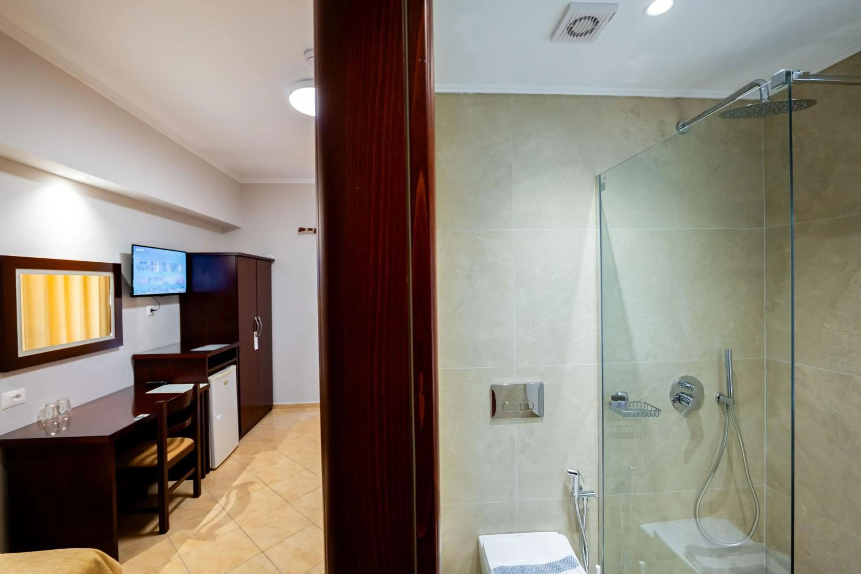 Shower in Hotel Milo Ksamil