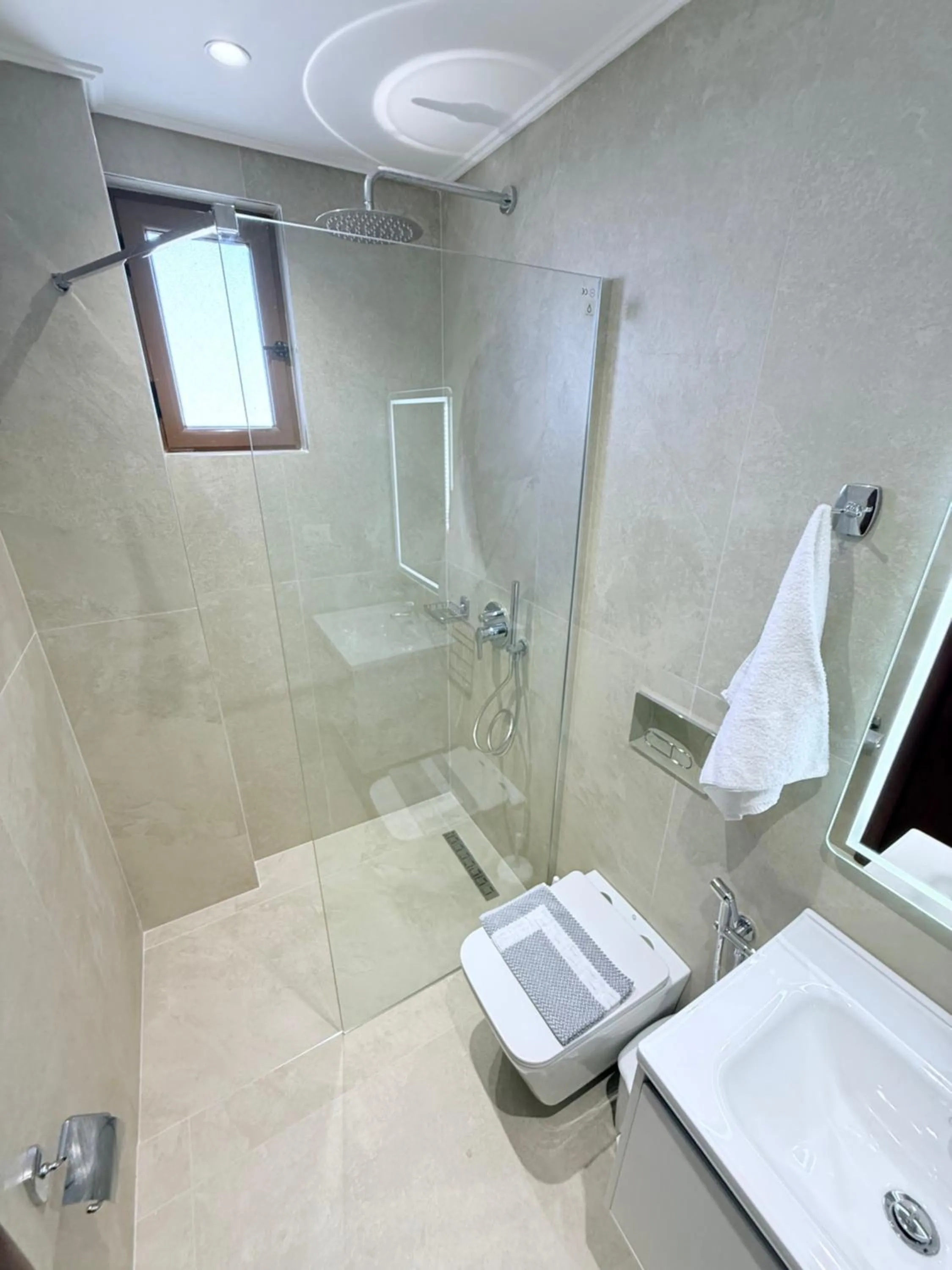 Shower in Hotel Milo Ksamil