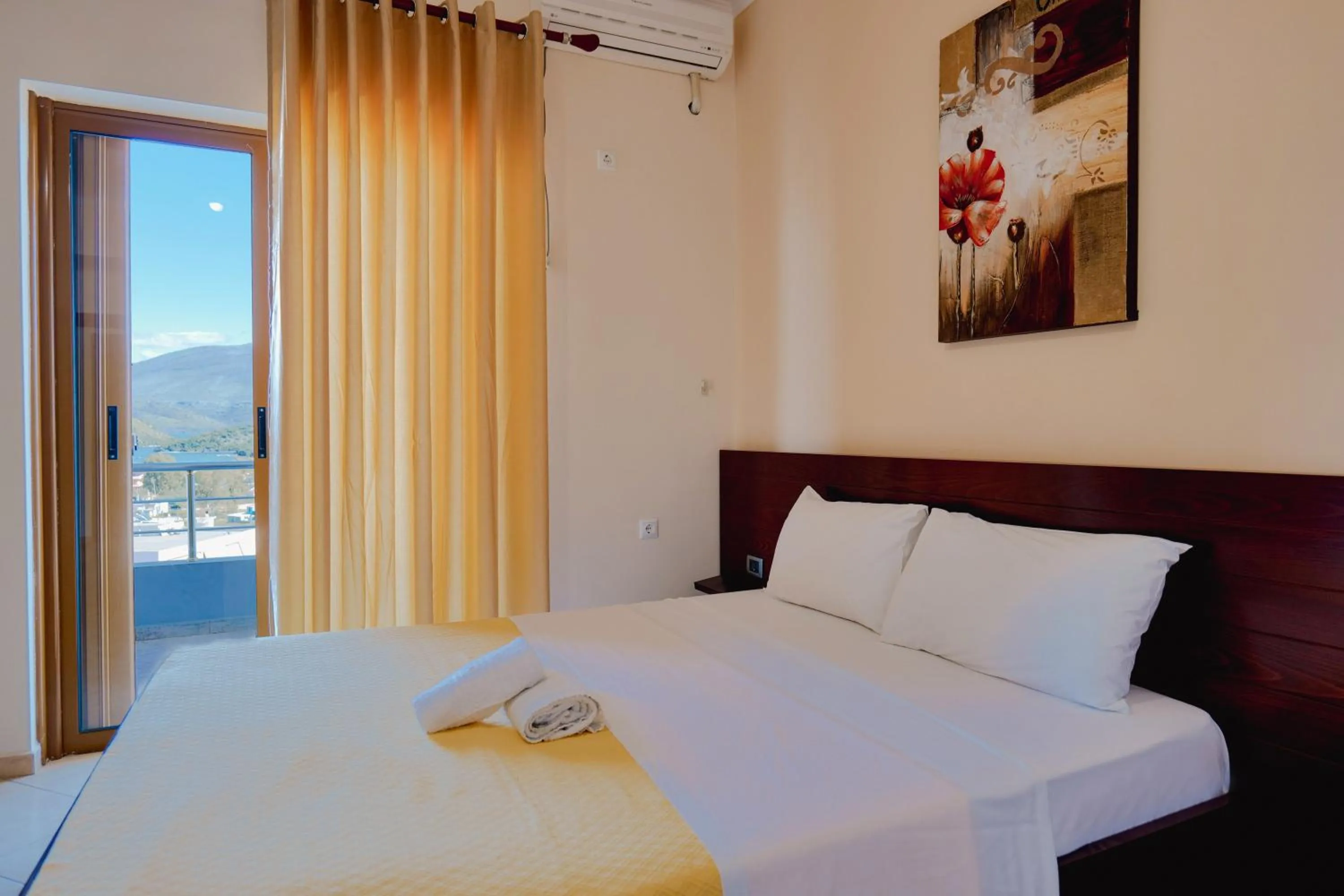 Bed in Hotel Milo Ksamil