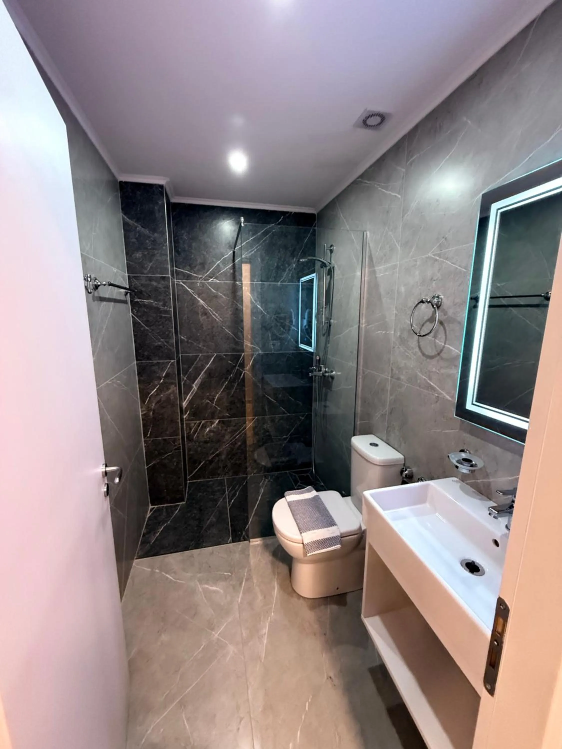 Shower in Hotel Milo Ksamil