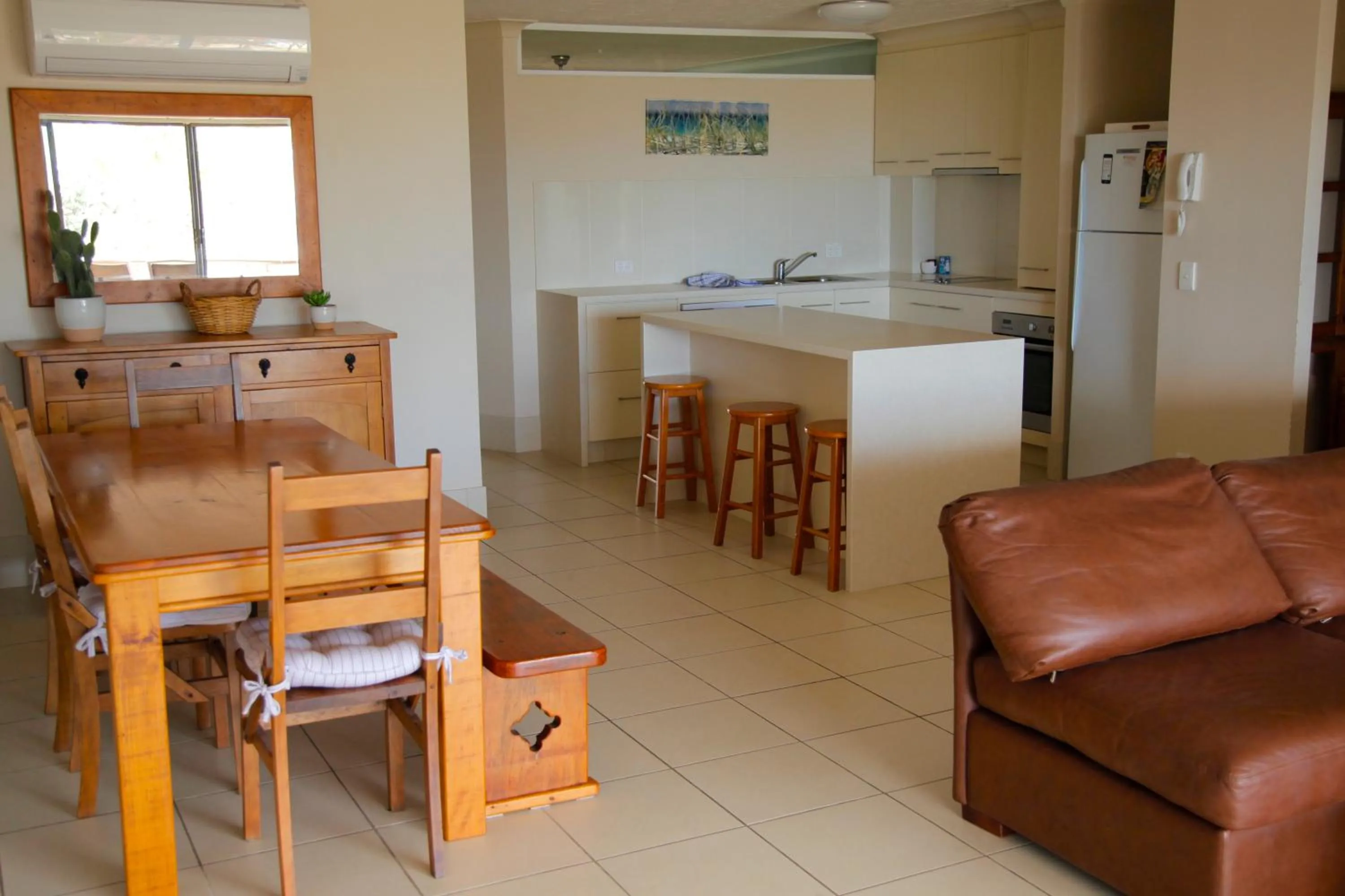 Dining area in Sandrift Beachfront Apartments
