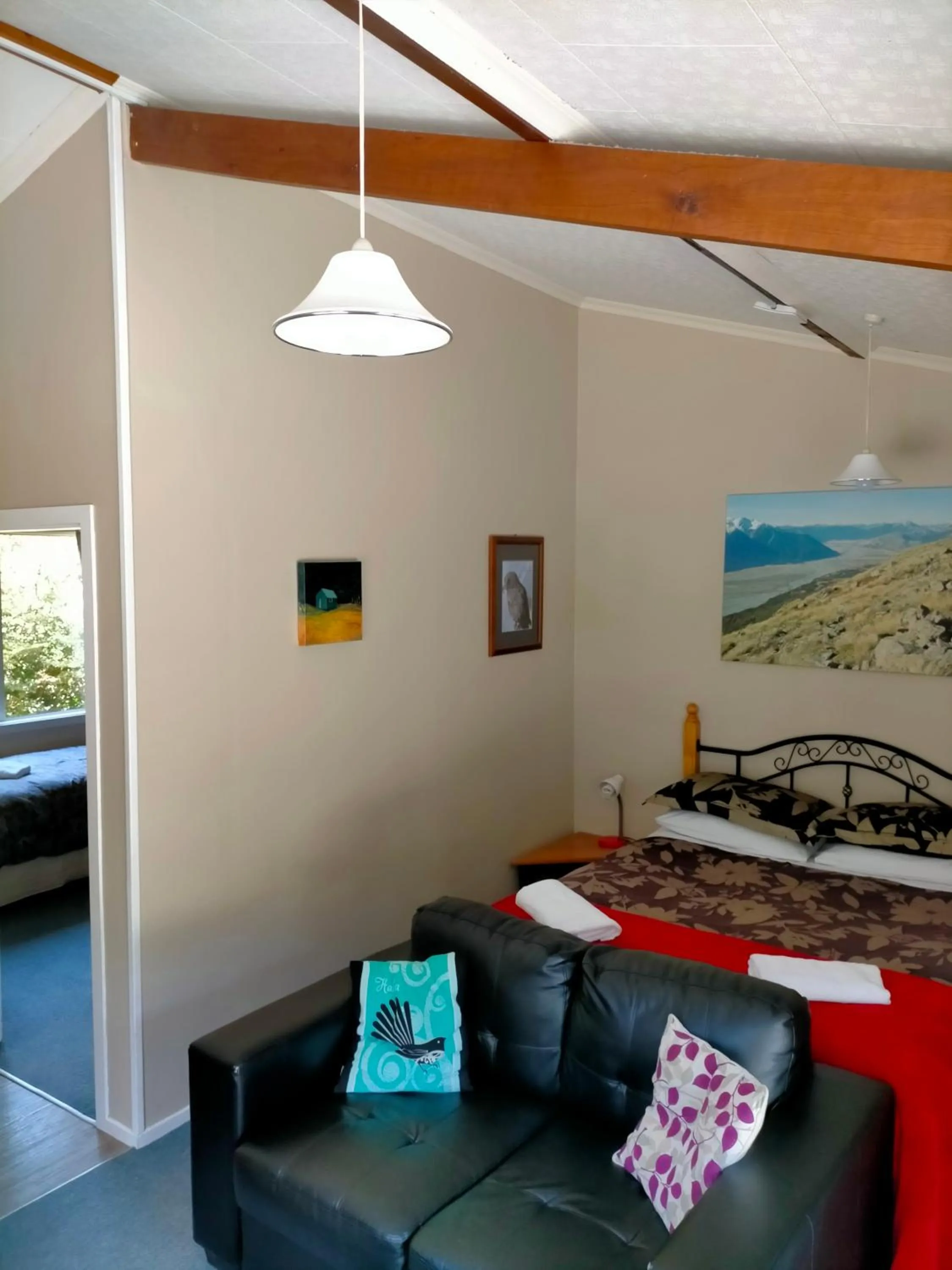 Bed in Arthur's Pass Alpine Motel