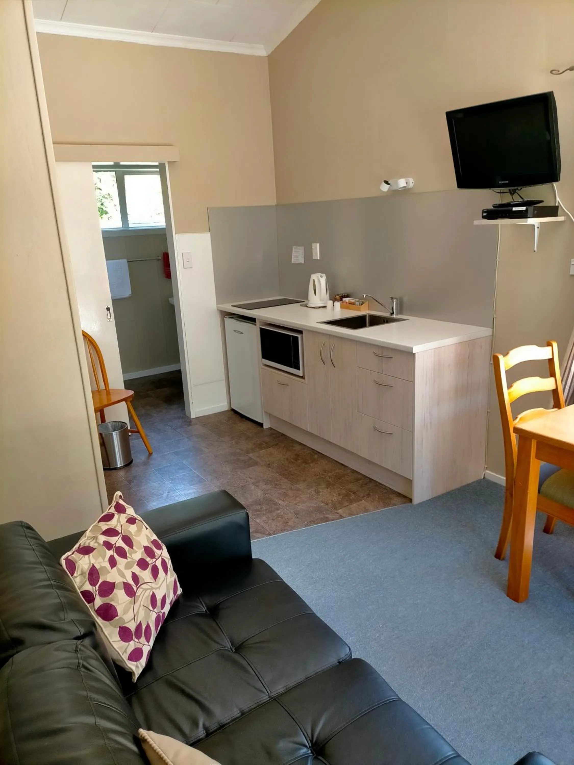 Kitchen or kitchenette in Arthur's Pass Alpine Motel
