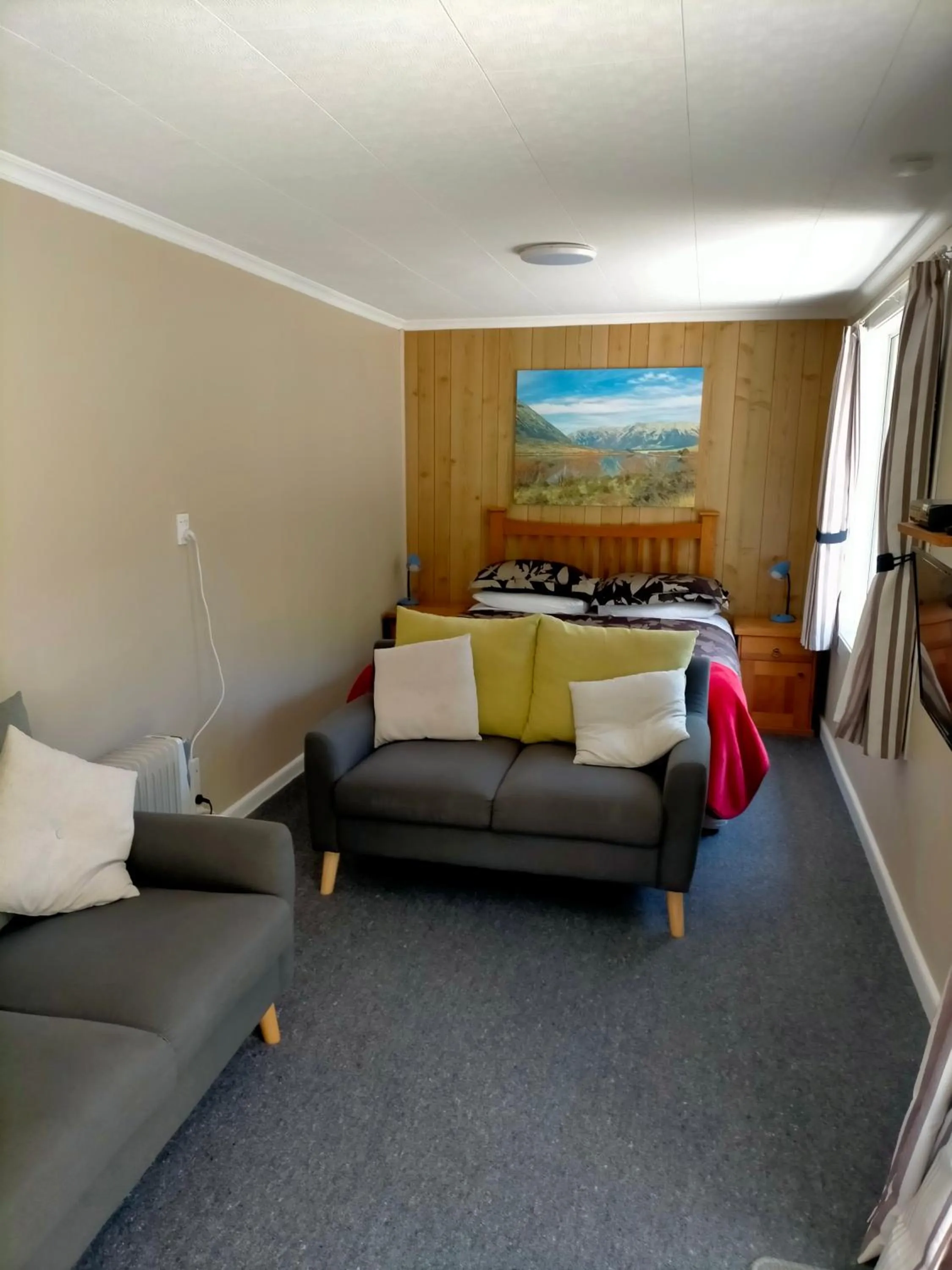 Bed in Arthur's Pass Alpine Motel