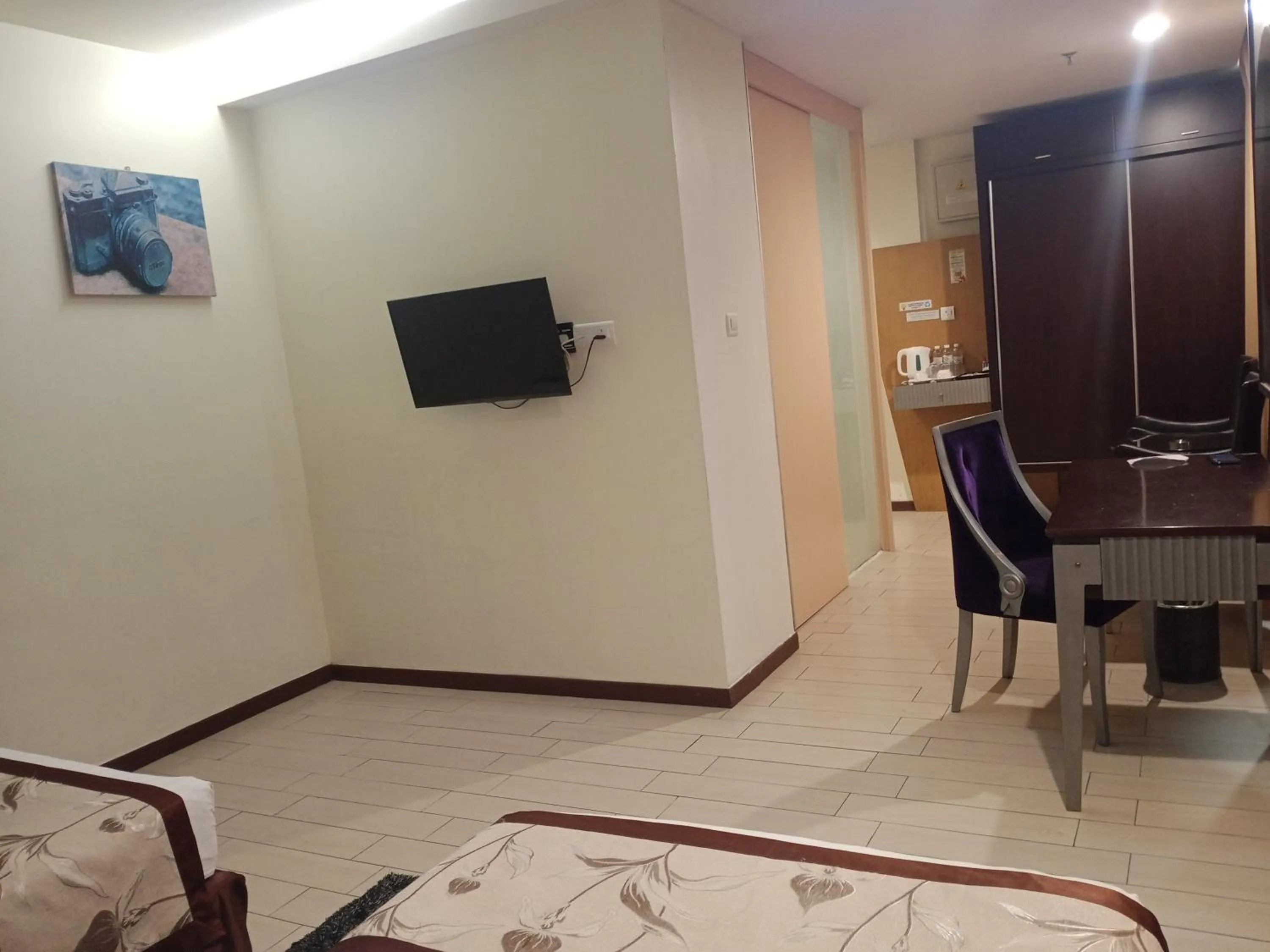 Photo of the whole room in Shervinton Executive Boutique Hotel