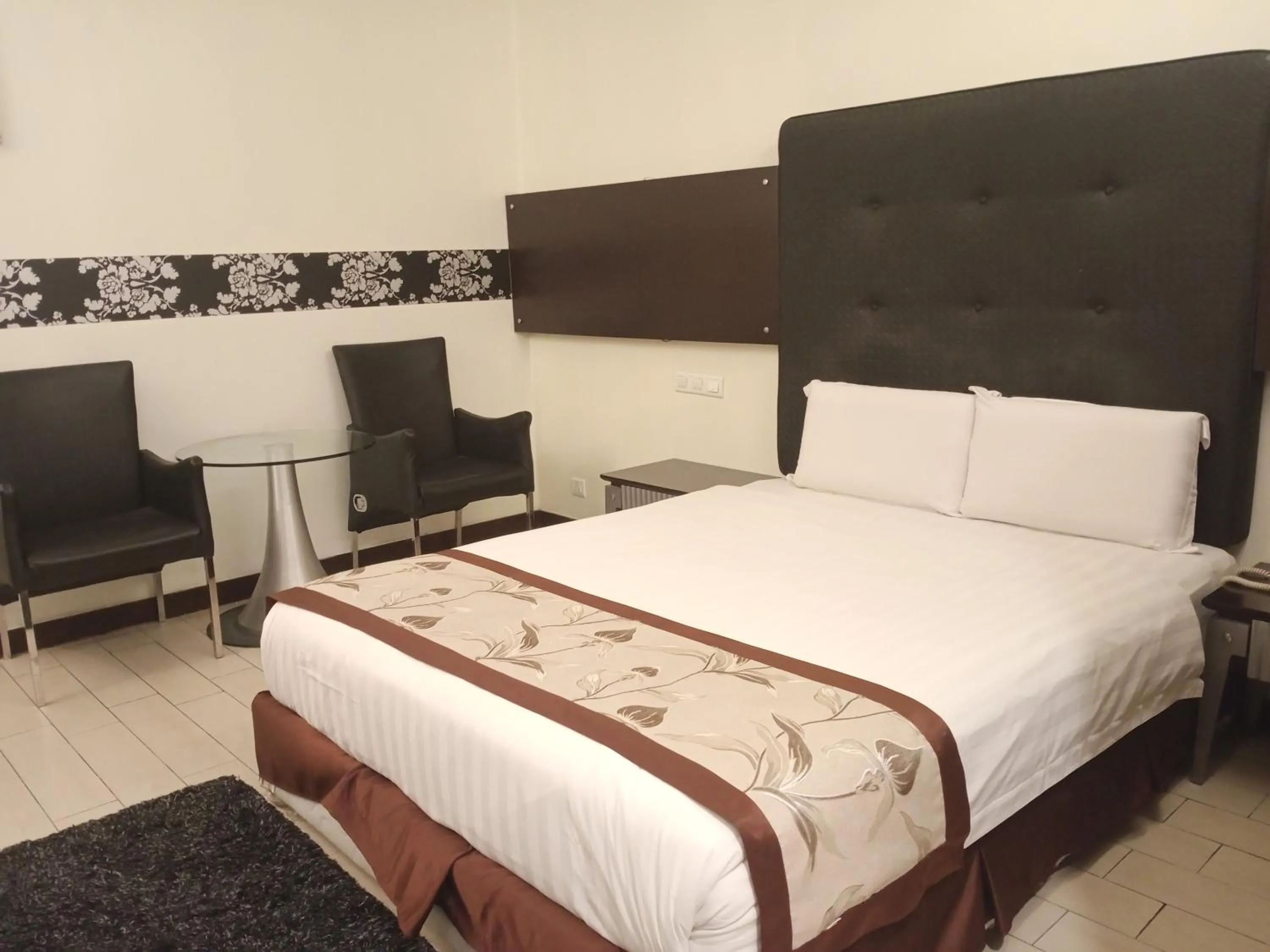 Bed in Shervinton Executive Boutique Hotel