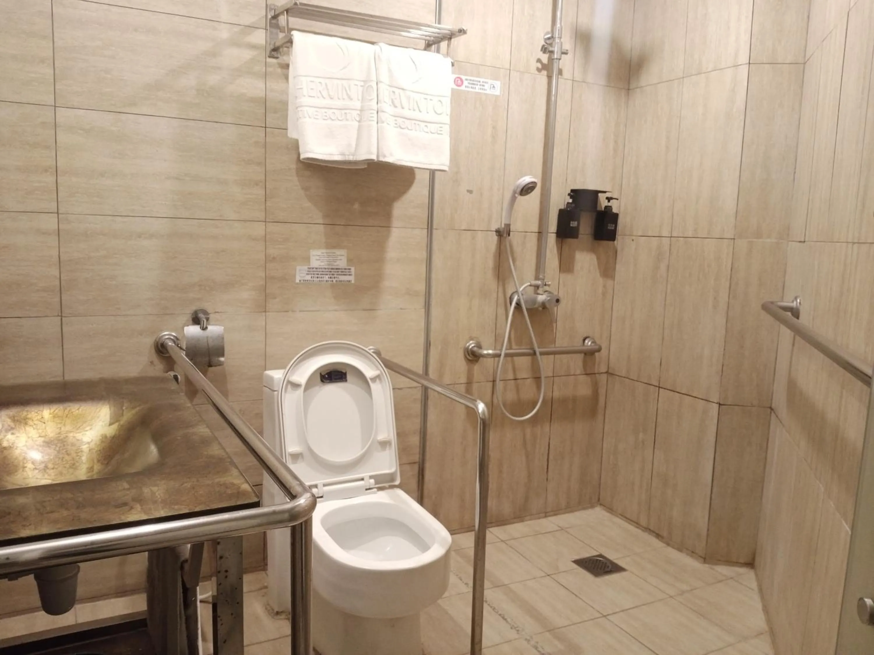 Bathroom in Shervinton Executive Boutique Hotel