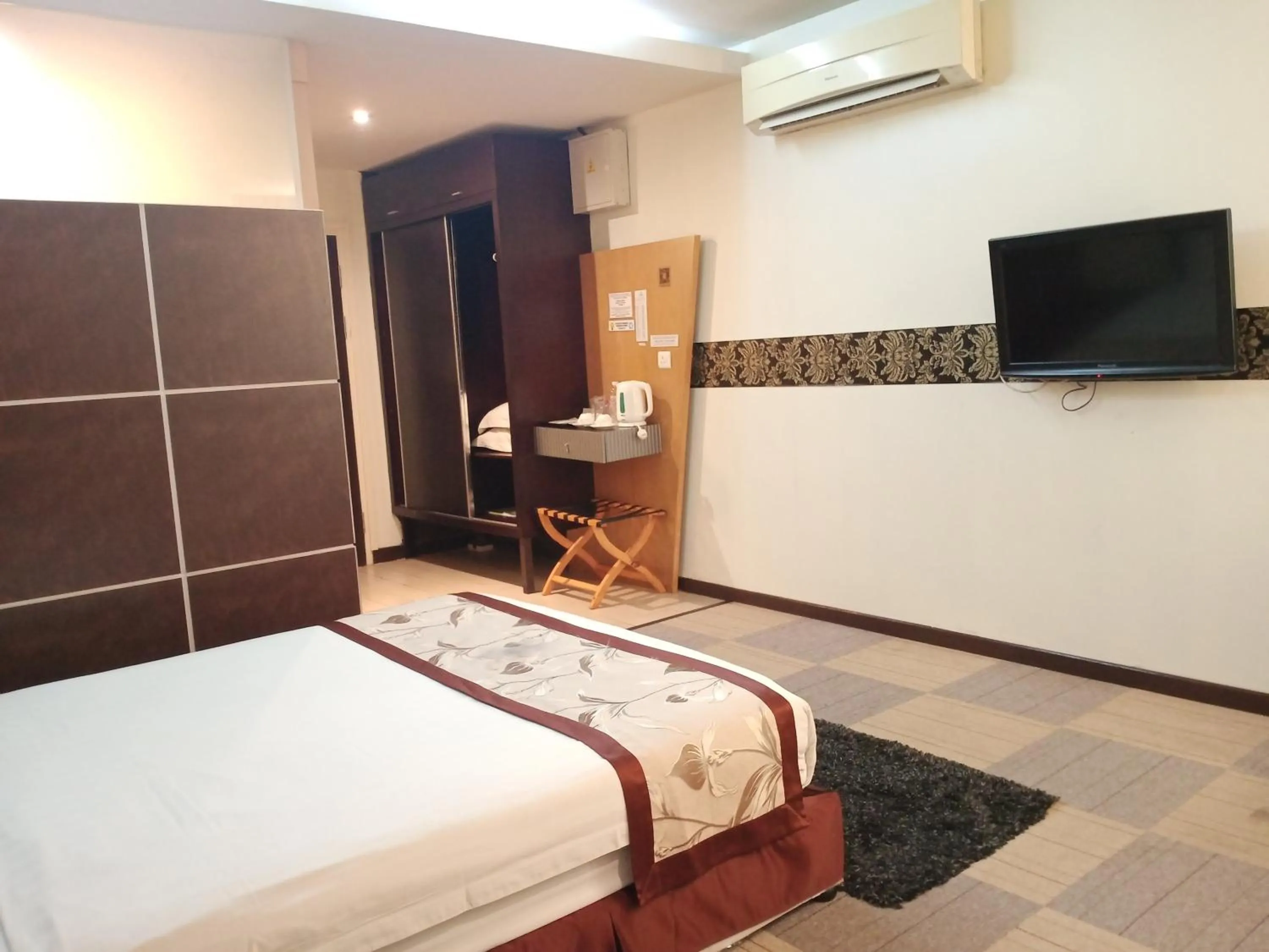 Bedroom, Bed in Shervinton Executive Boutique Hotel