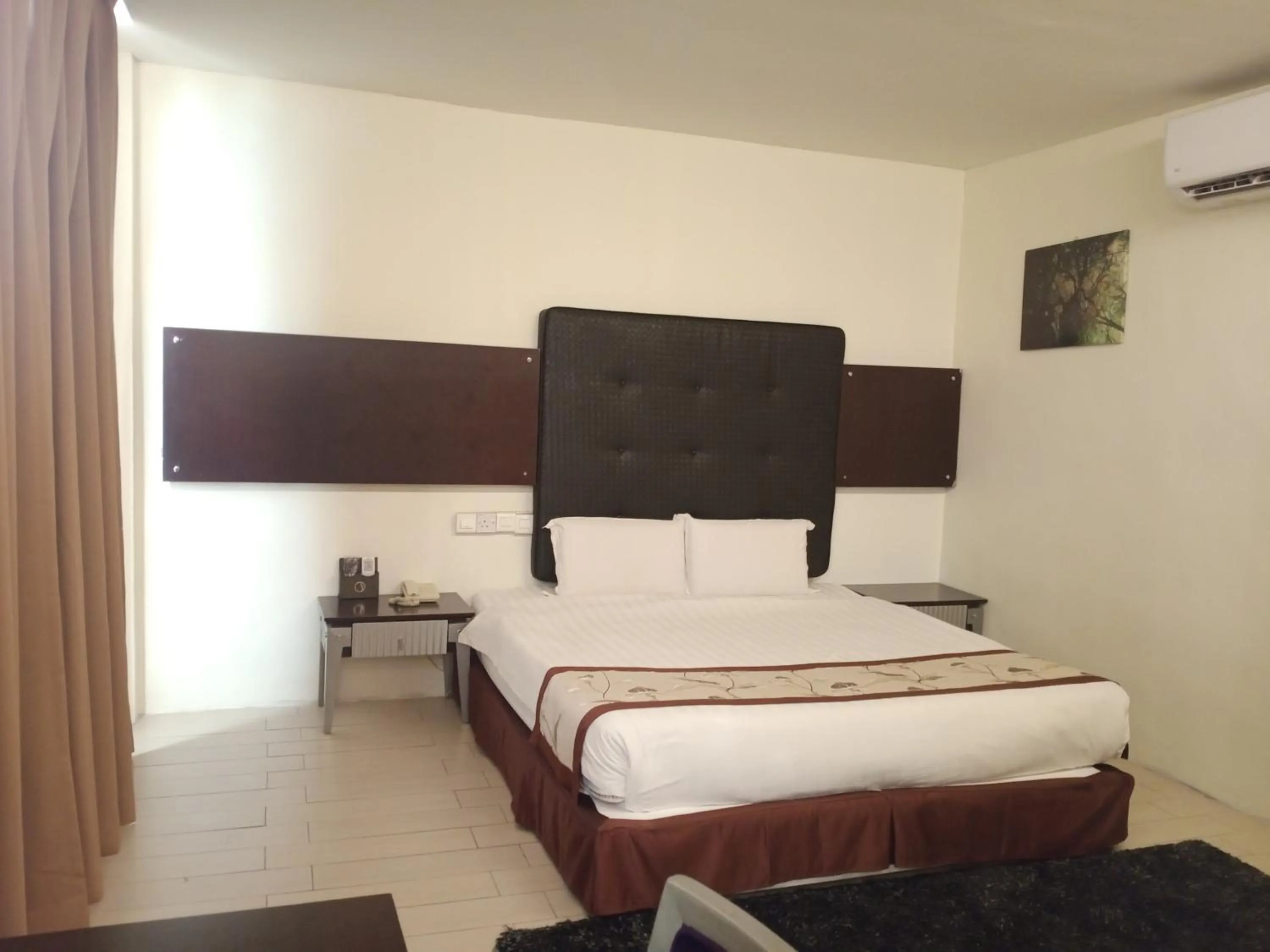 Bed in Shervinton Executive Boutique Hotel