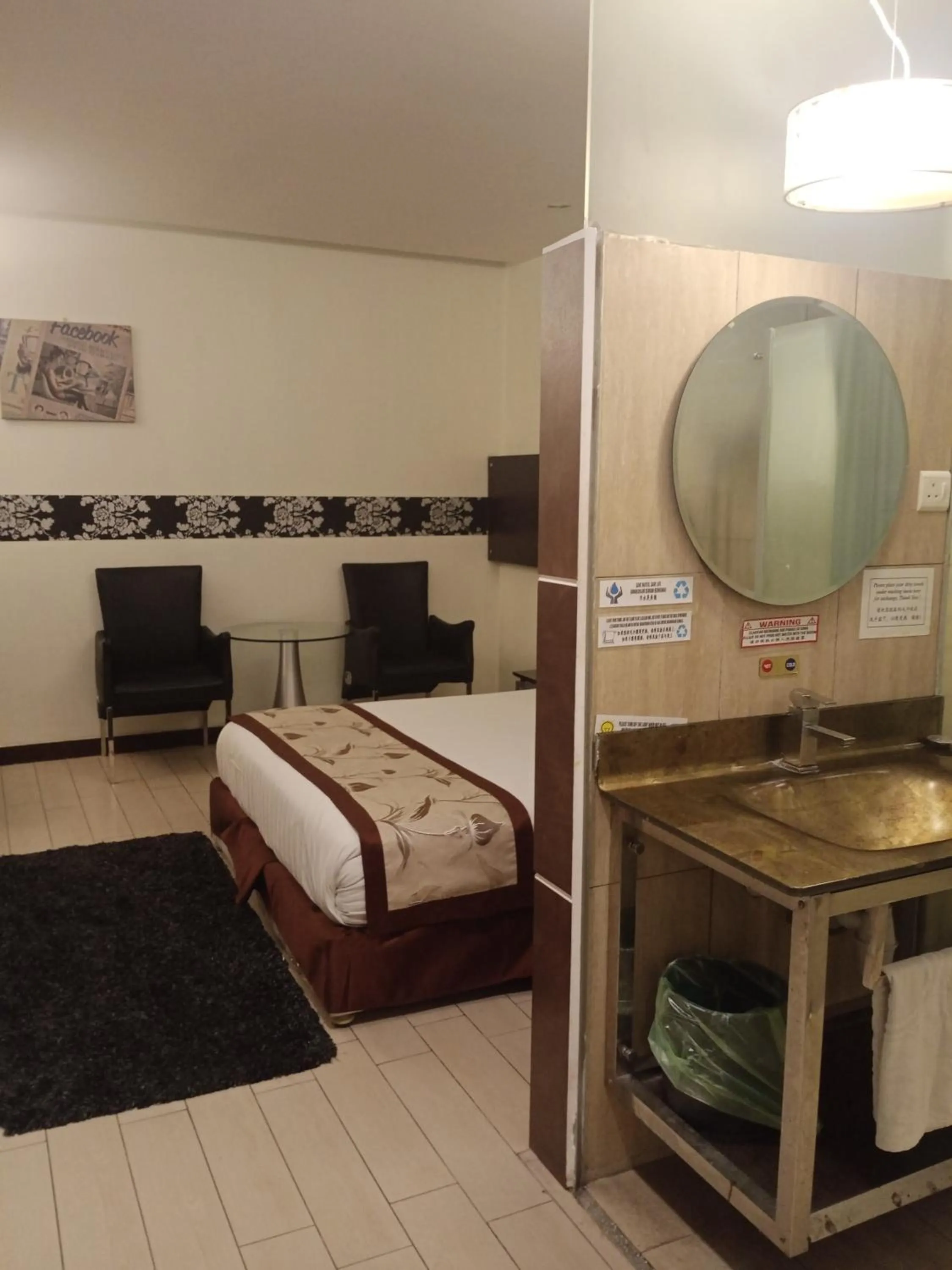 Photo of the whole room, Bed in Shervinton Executive Boutique Hotel