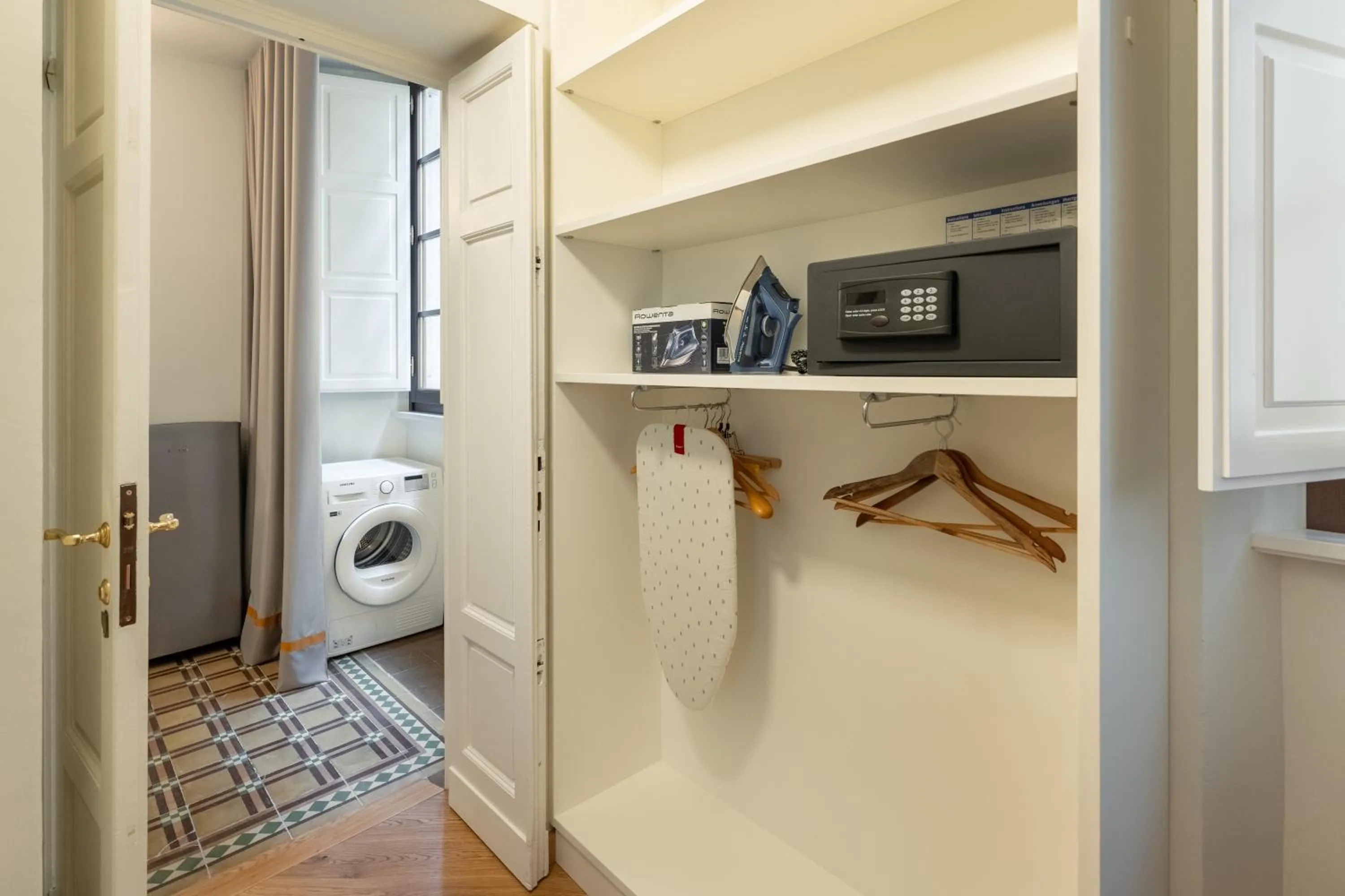 flat iron in Palazzo D'Ambra Residenza d'Epoca