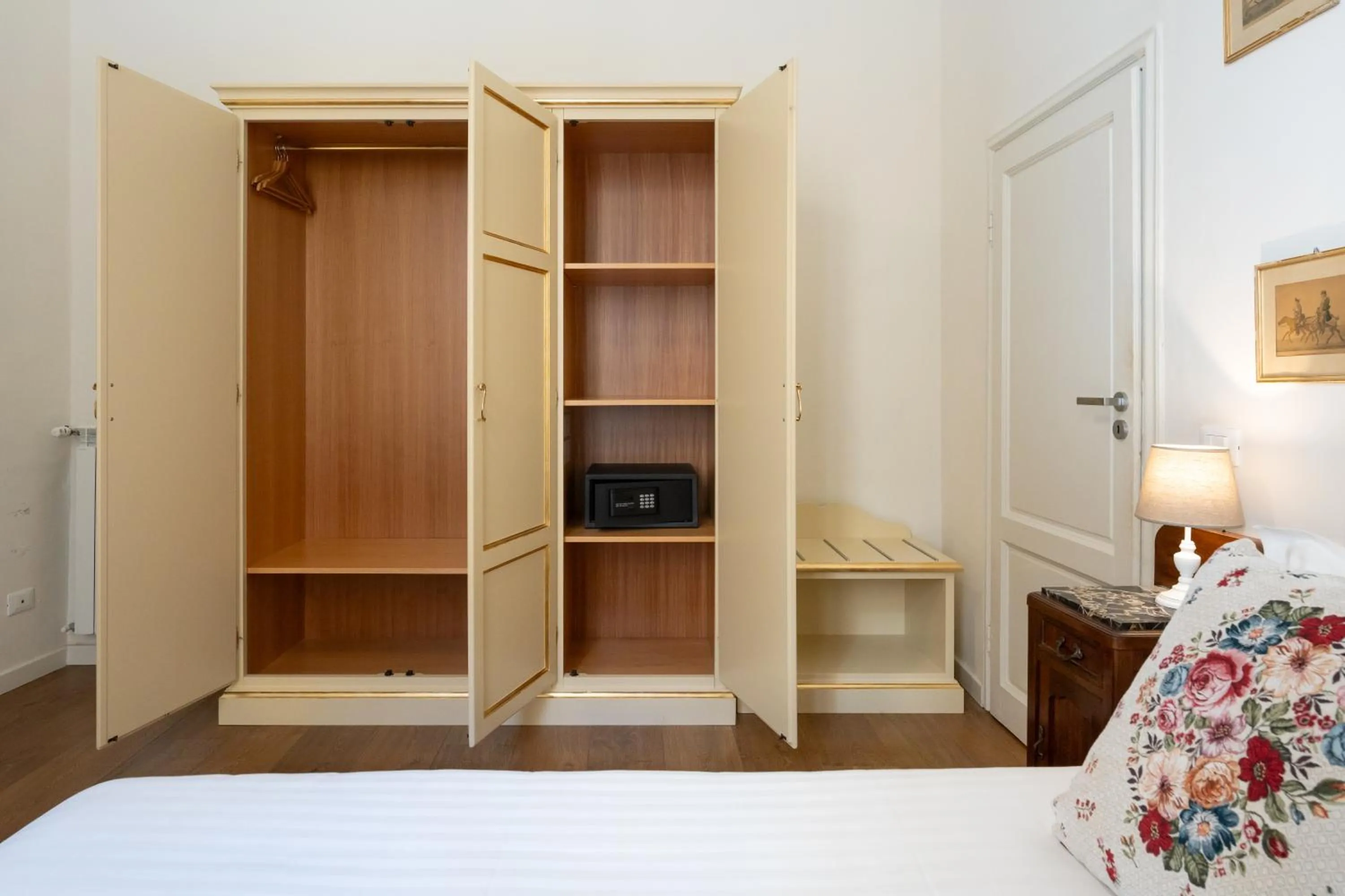 safe, Bed in Palazzo D'Ambra Residenza d'Epoca