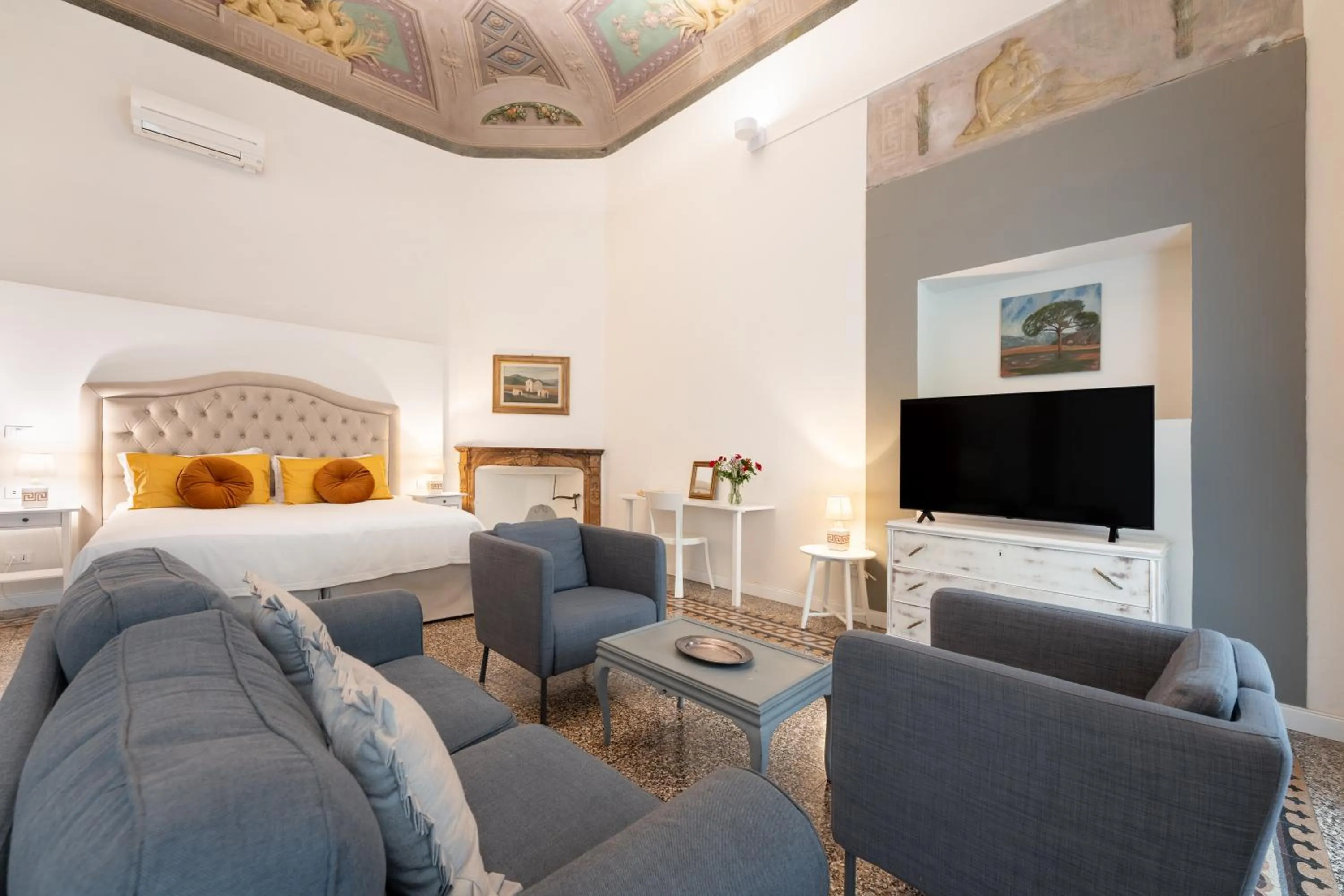 TV and multimedia, Bed in Palazzo D'Ambra Residenza d'Epoca