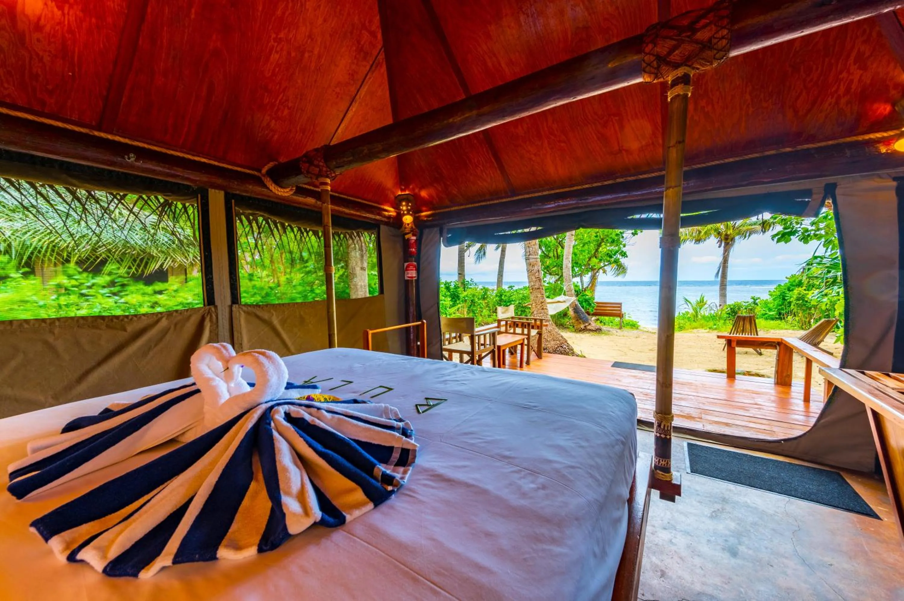 Bed in Barefoot Manta Island Resort