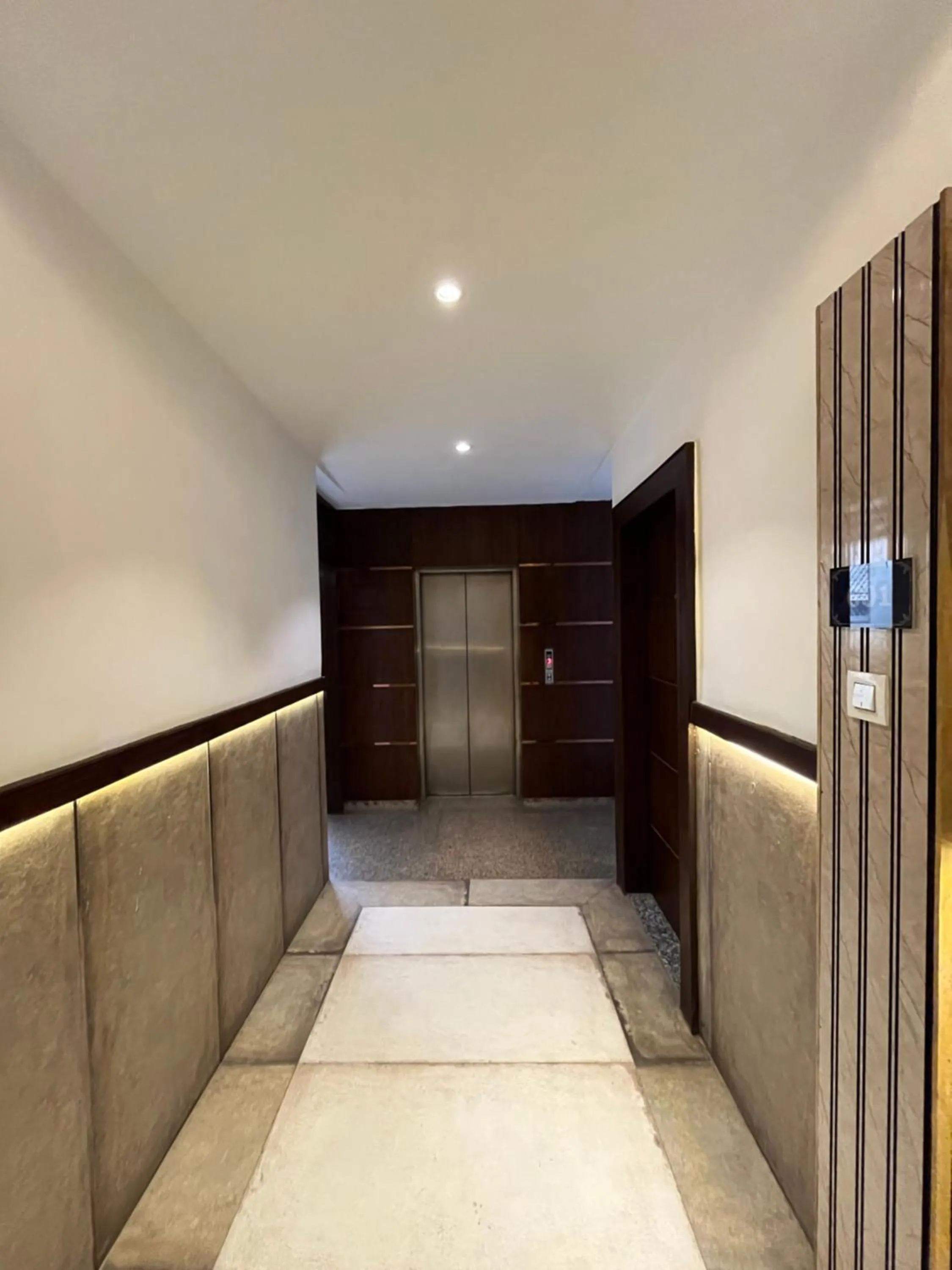 Hotel Shri Radha Nikunj - Opposite Prem Mandir