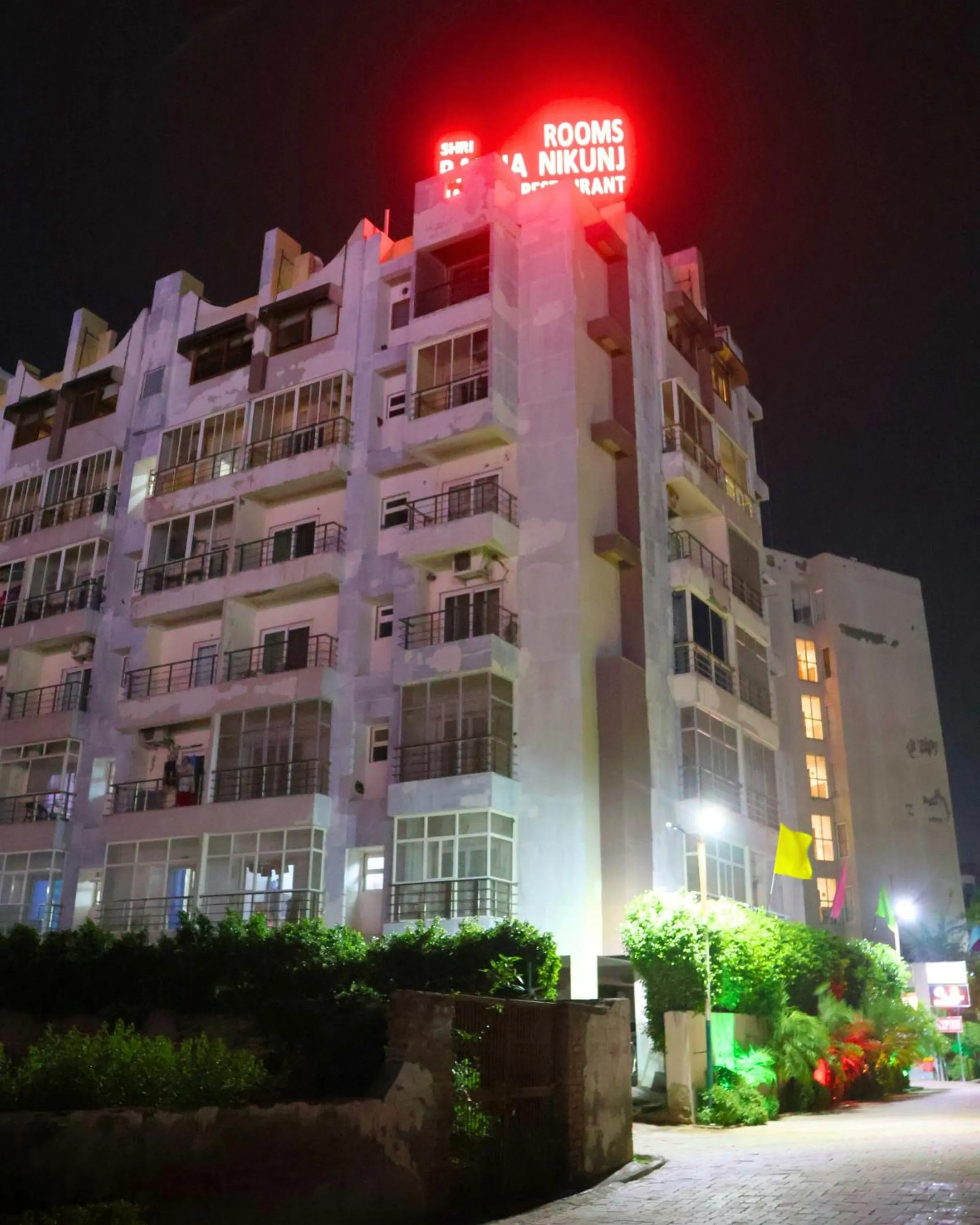 Hotel Shri Radha Nikunj - Opposite Prem Mandir