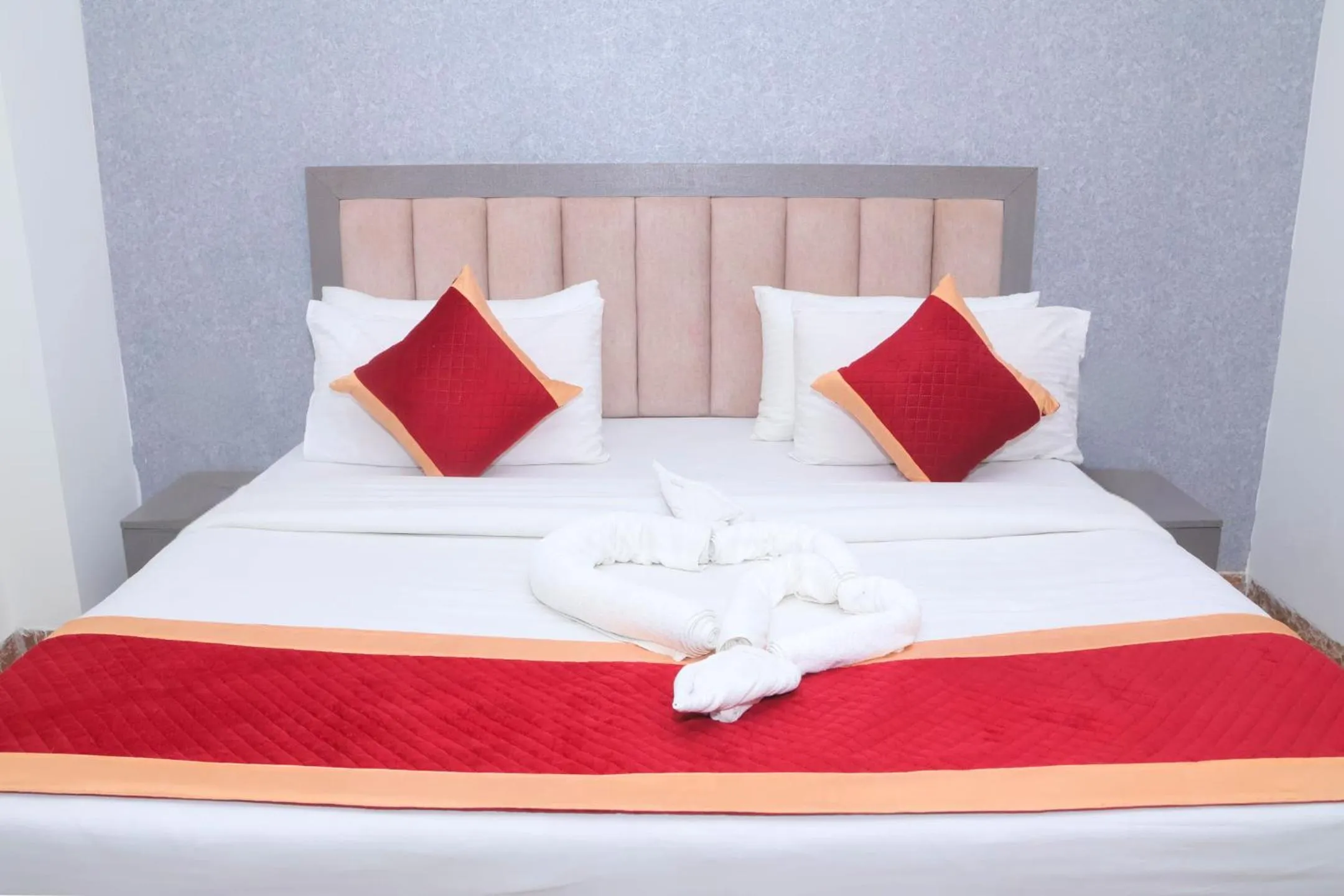 Bed in Hotel Shri Radha Nikunj - Opposite Prem Mandir