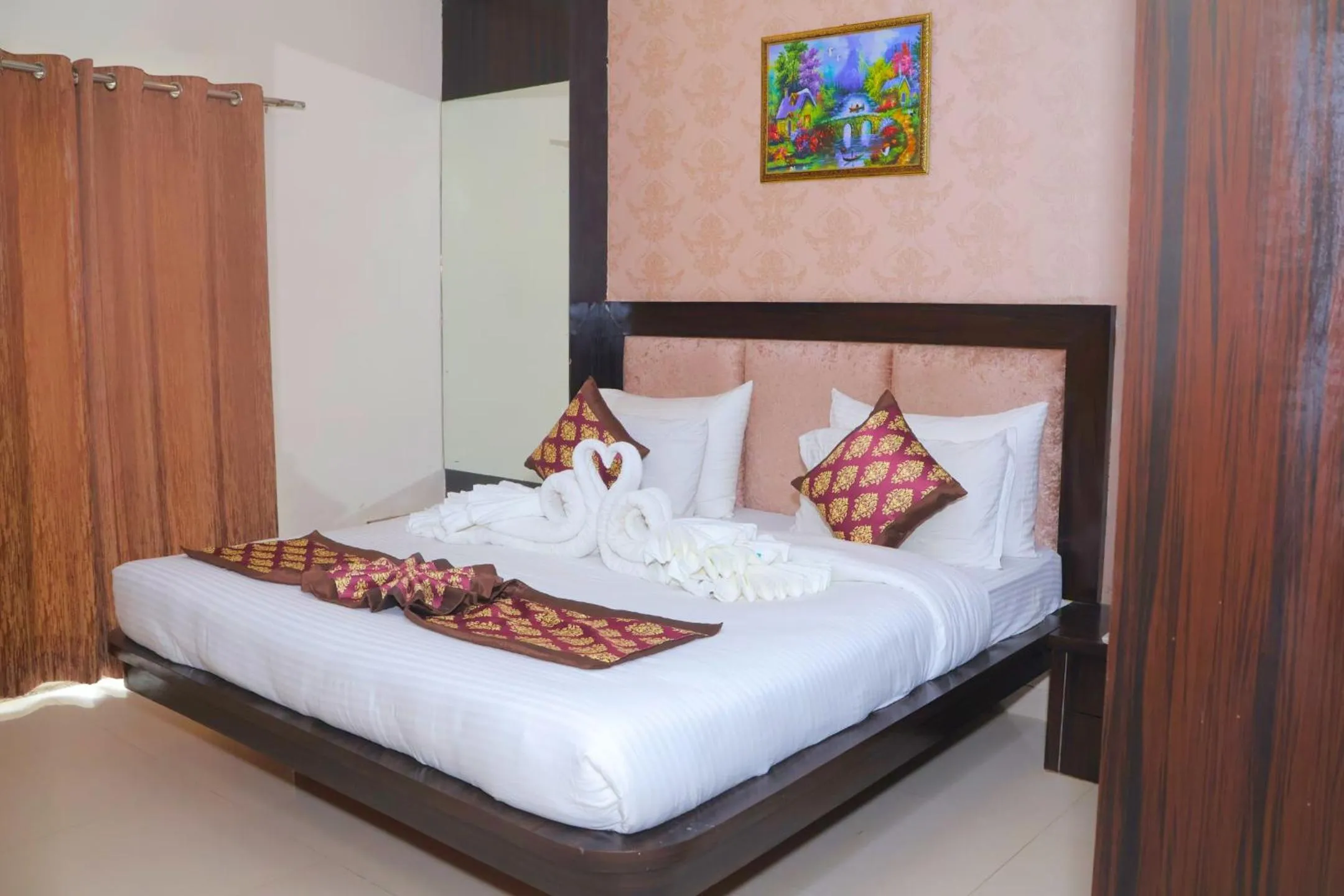 Bed in Hotel Shri Radha Nikunj - Opposite Prem Mandir