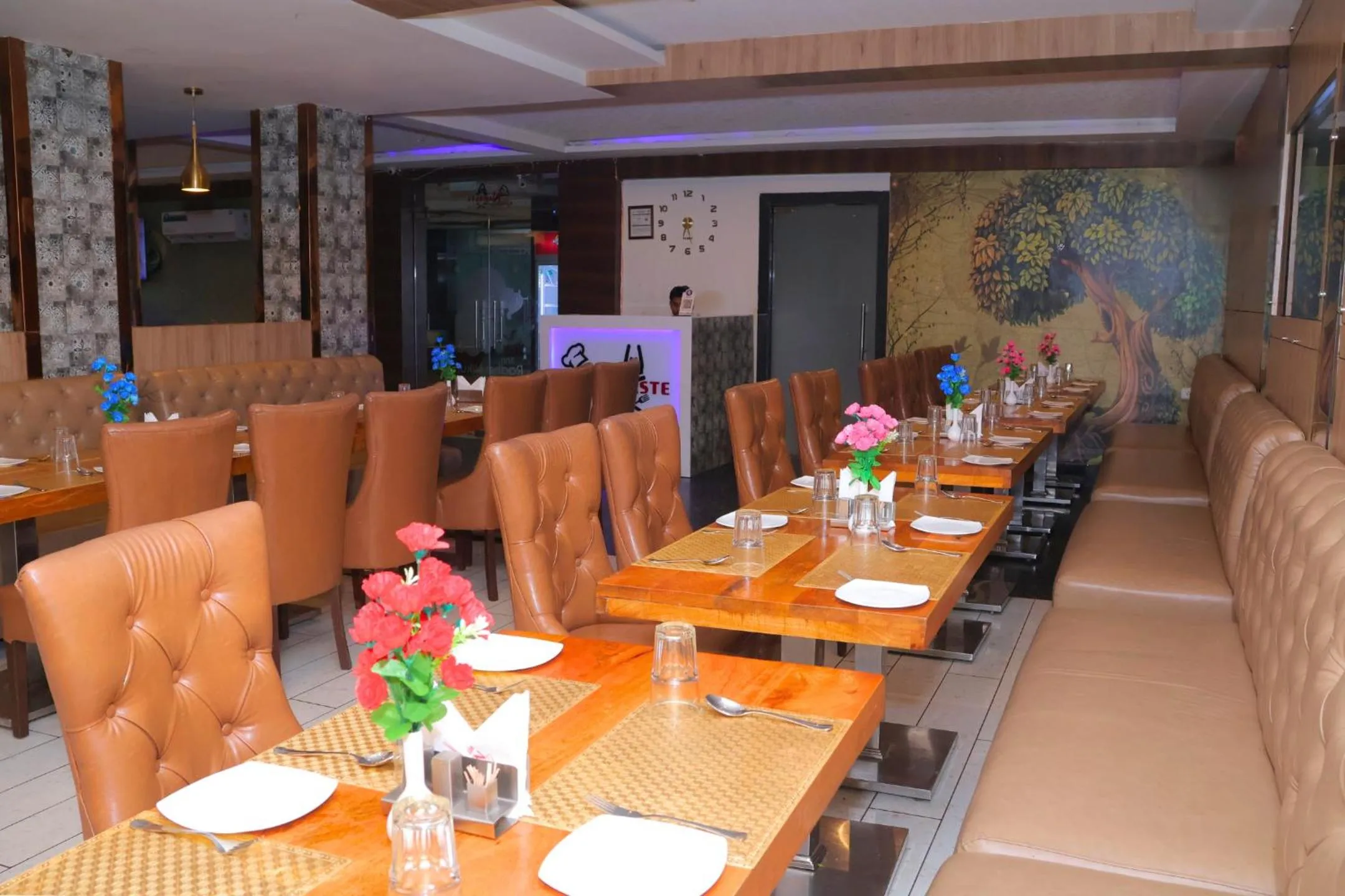 Hotel Shri Radha Nikunj - Opposite Prem Mandir