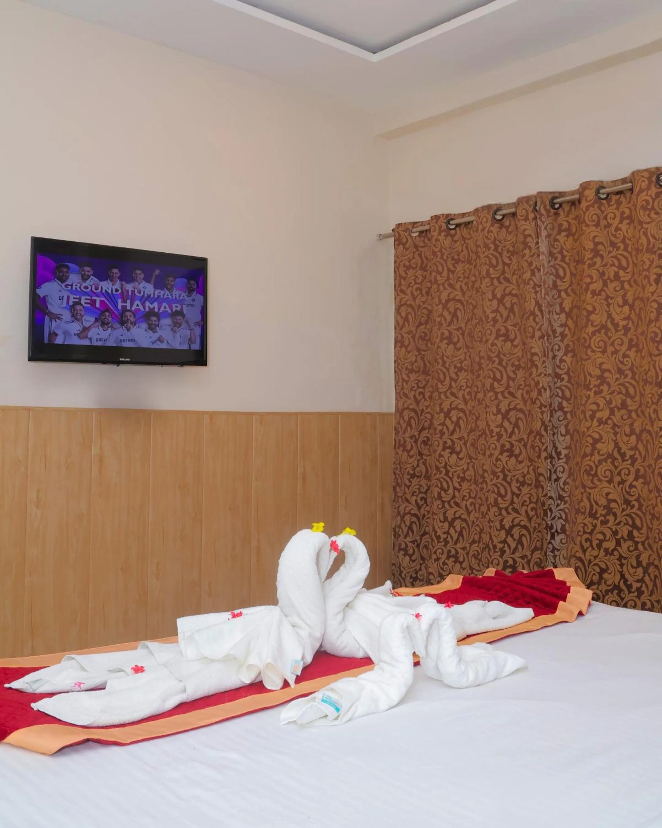 Bed in Hotel Shri Radha Nikunj - Opposite Prem Mandir
