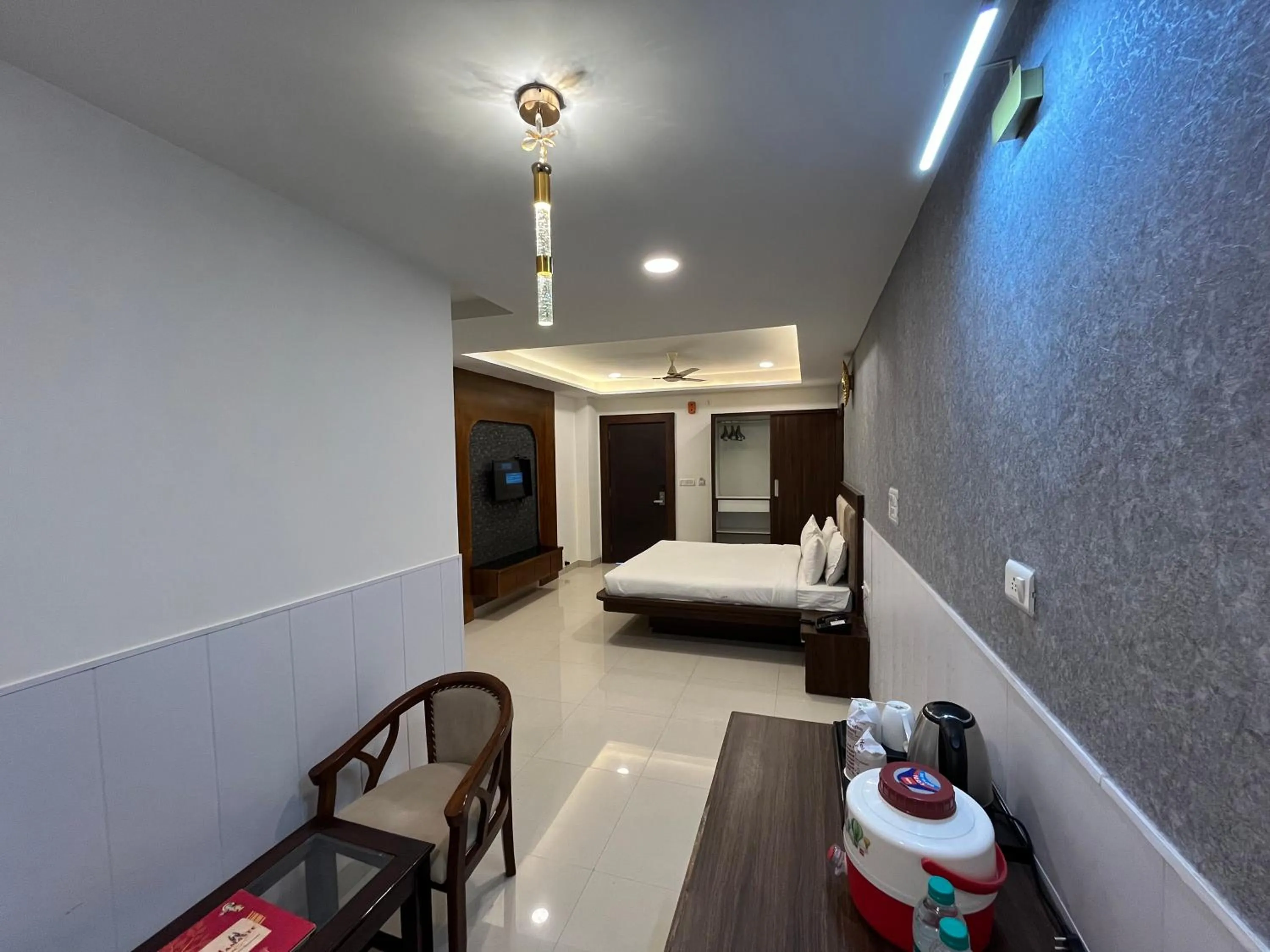 Bed in Hotel Shri Radha Nikunj - Opposite Prem Mandir