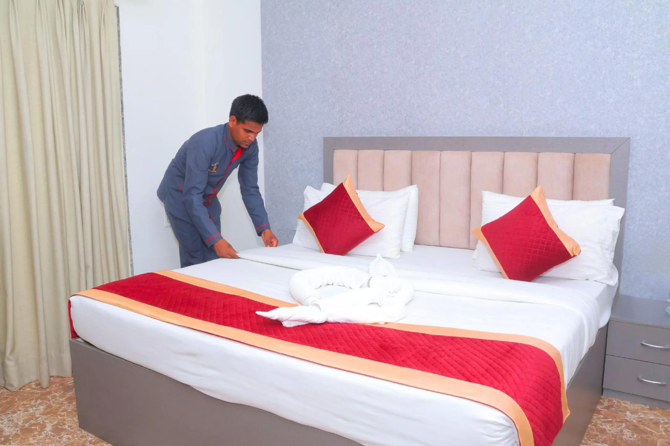 Bed in Hotel Shri Radha Nikunj - Opposite Prem Mandir