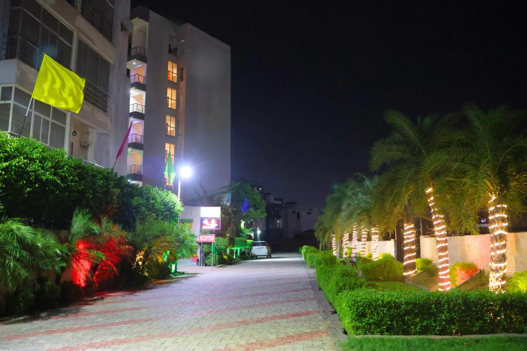 Hotel Shri Radha Nikunj - Opposite Prem Mandir