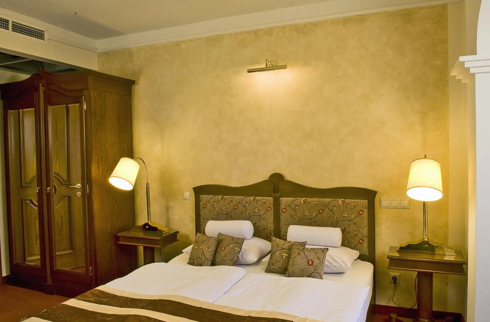 Decorative detail, Bed in Amira Boutique Hotel Hévíz Wellness & Spa