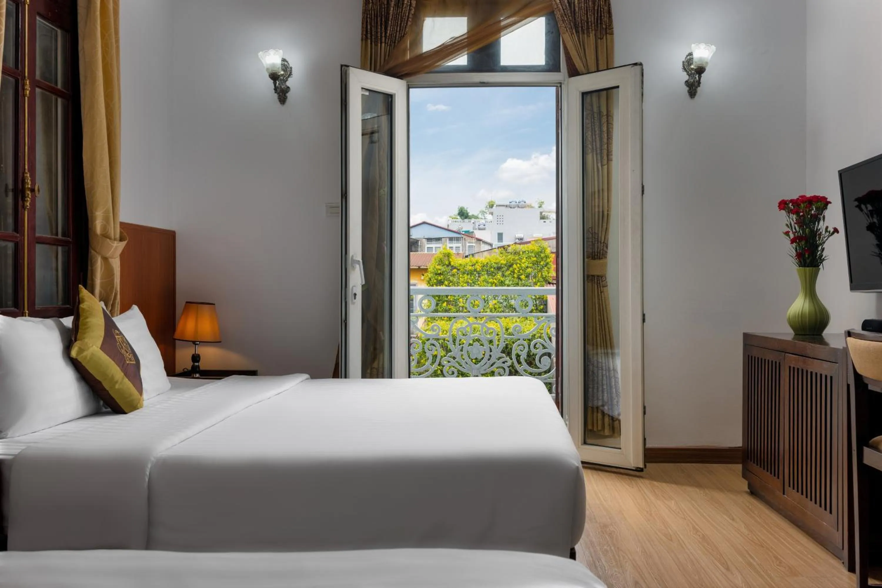 Suite with Balcony in Old Quarter Charm Hotel