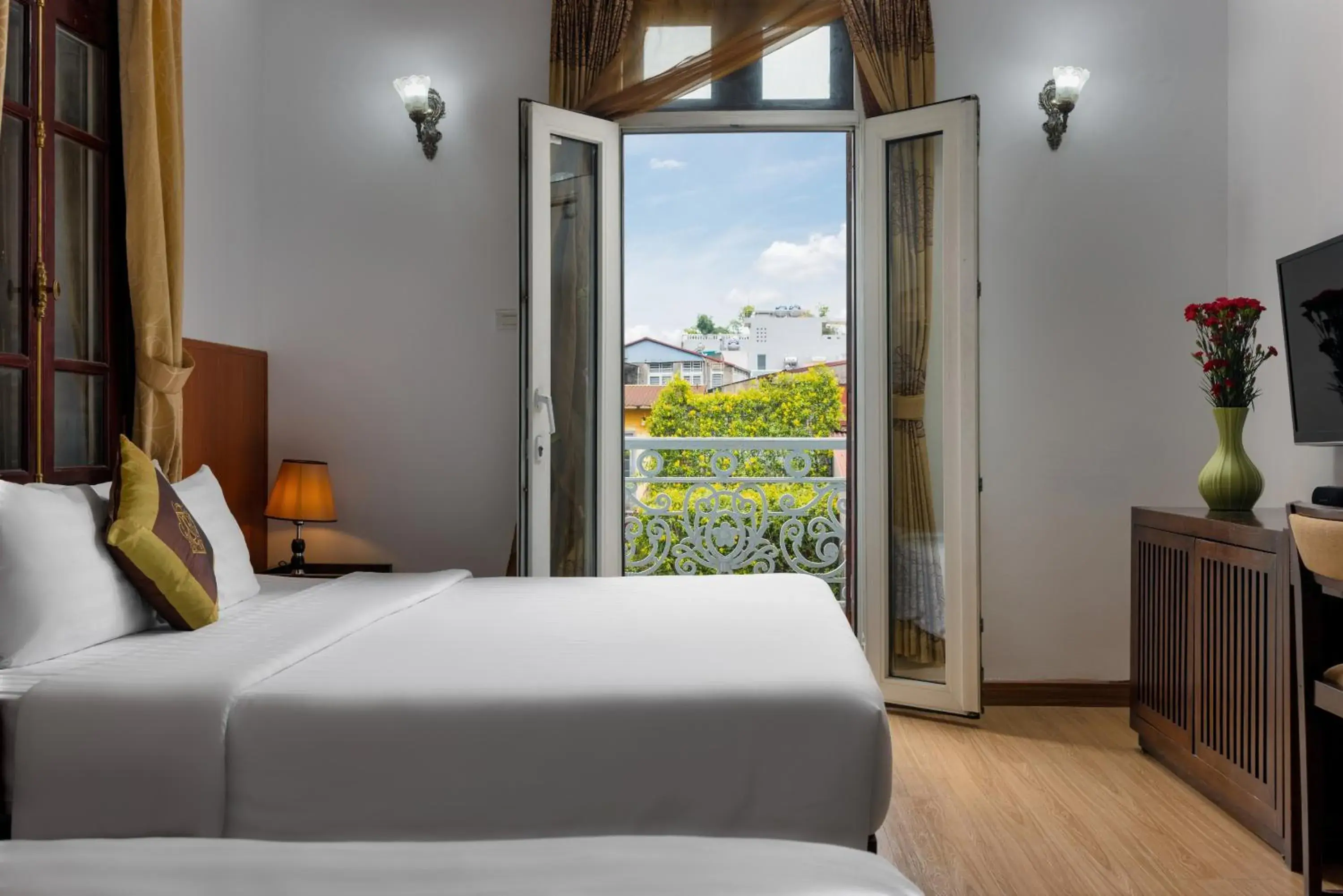 Suite with Balcony in Hanoi Posh Boutique Hotel Suite with Balcony in Hanoi Posh Boutique Hotel