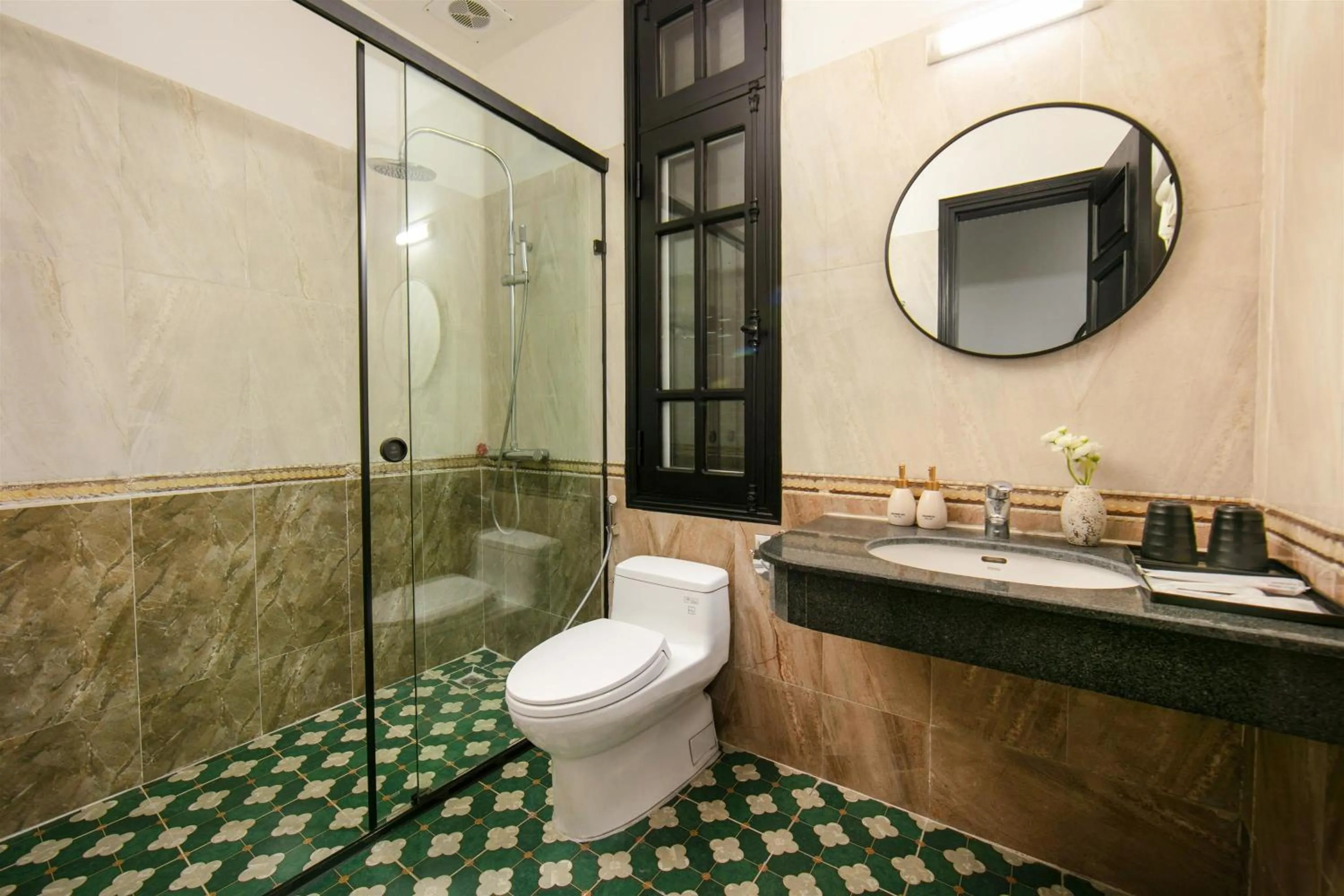 Shower in Old Quarter Charm Hotel