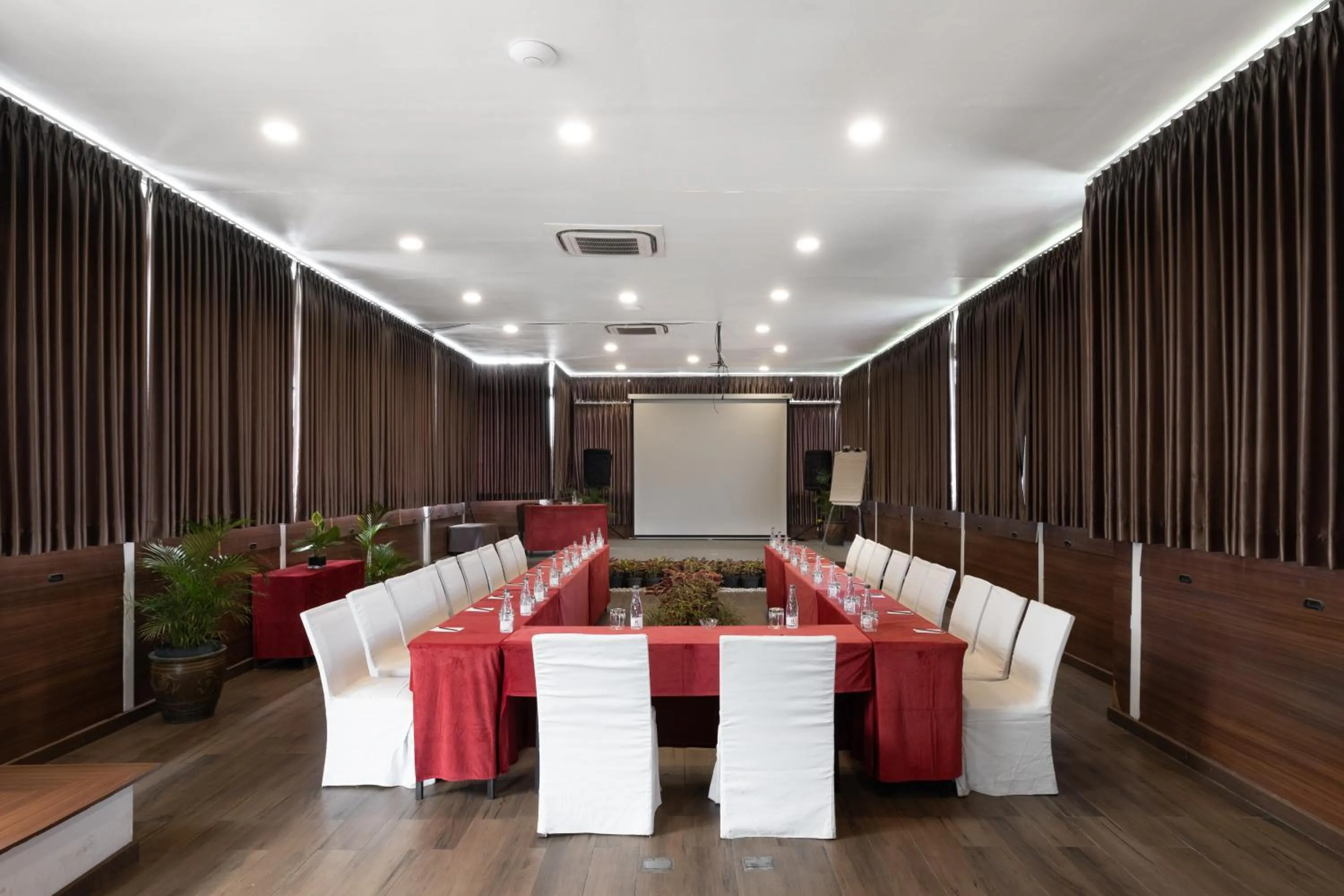 Meeting/conference room in House Sangkuriang