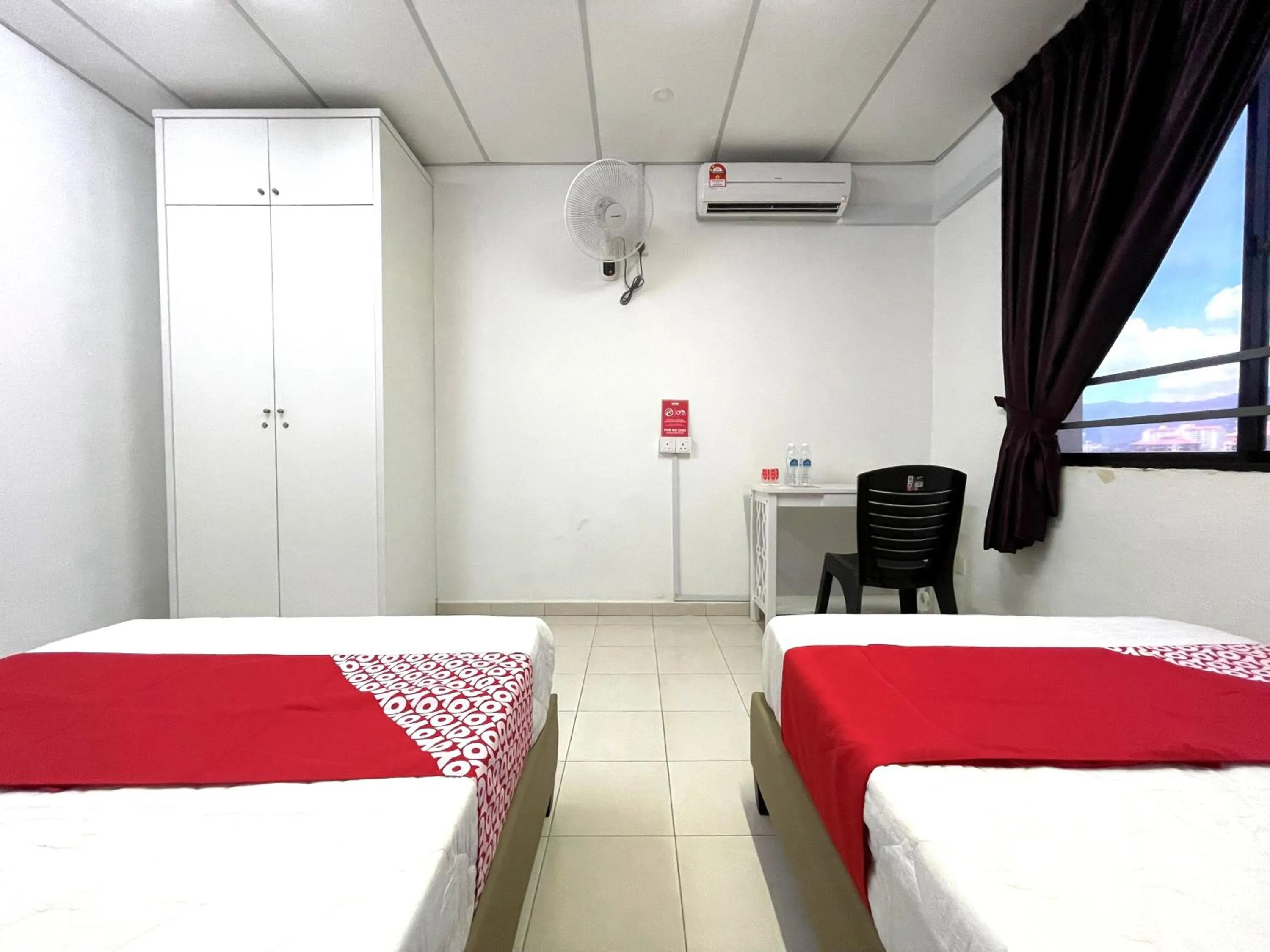 Bedroom, Bed in Hotel O Wg Guest House