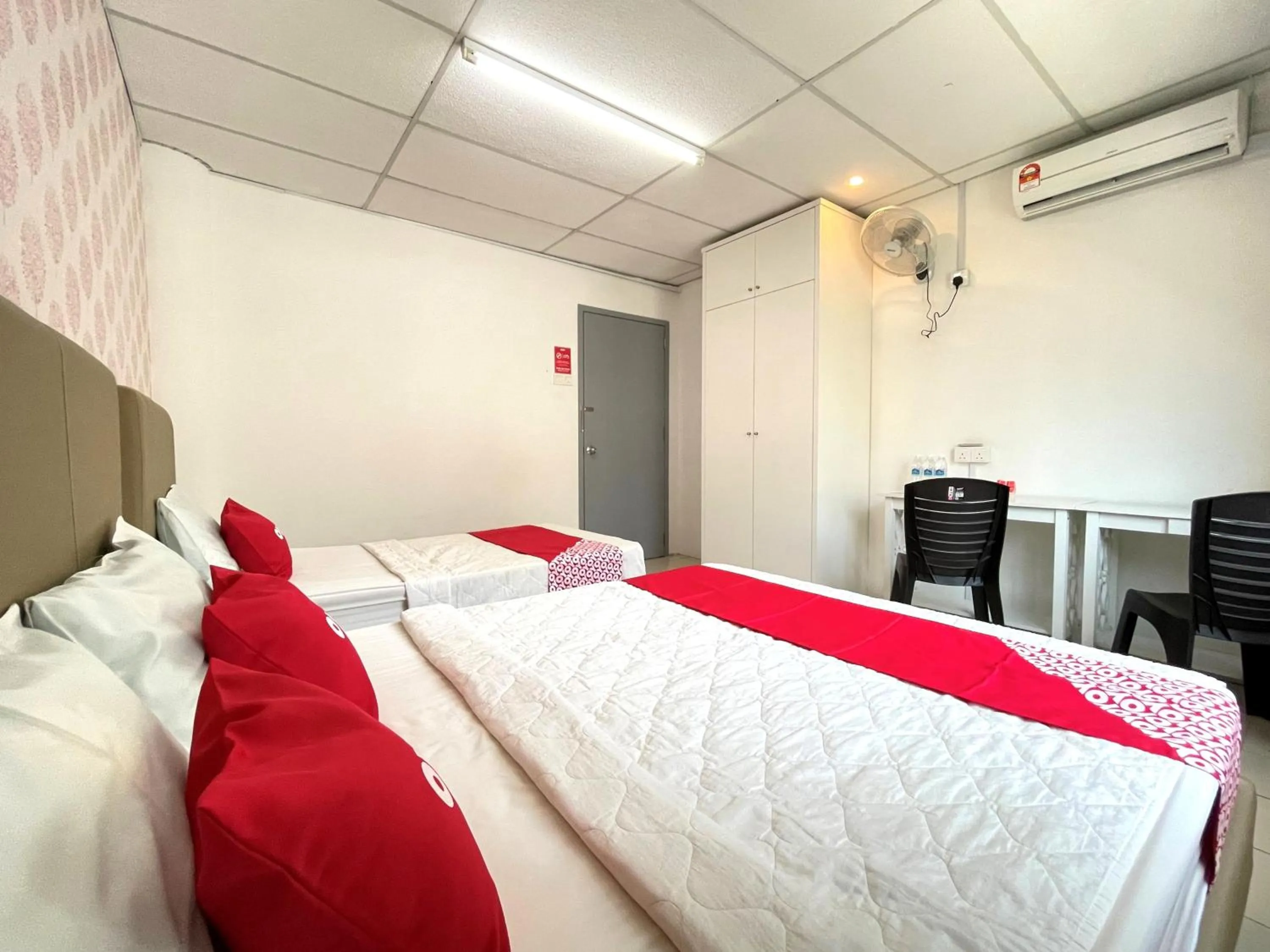 Bedroom, Bed in Hotel O Wg Guest House