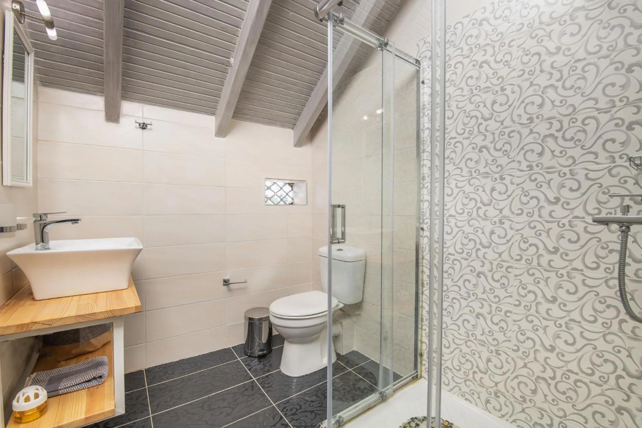 Shower in Koukos Loft Apartments