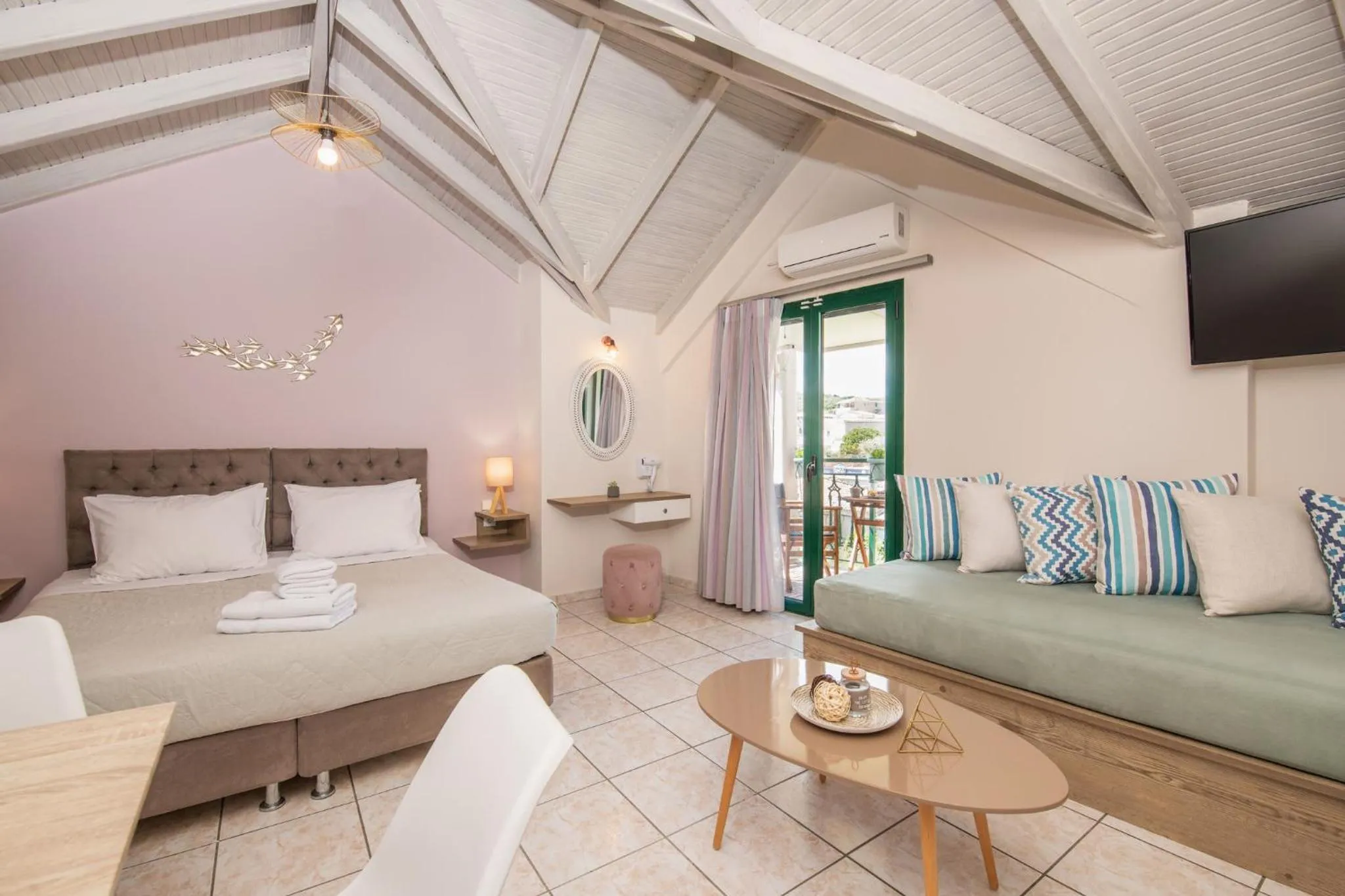 Photo of the whole room, Bed in Koukos Loft Apartments