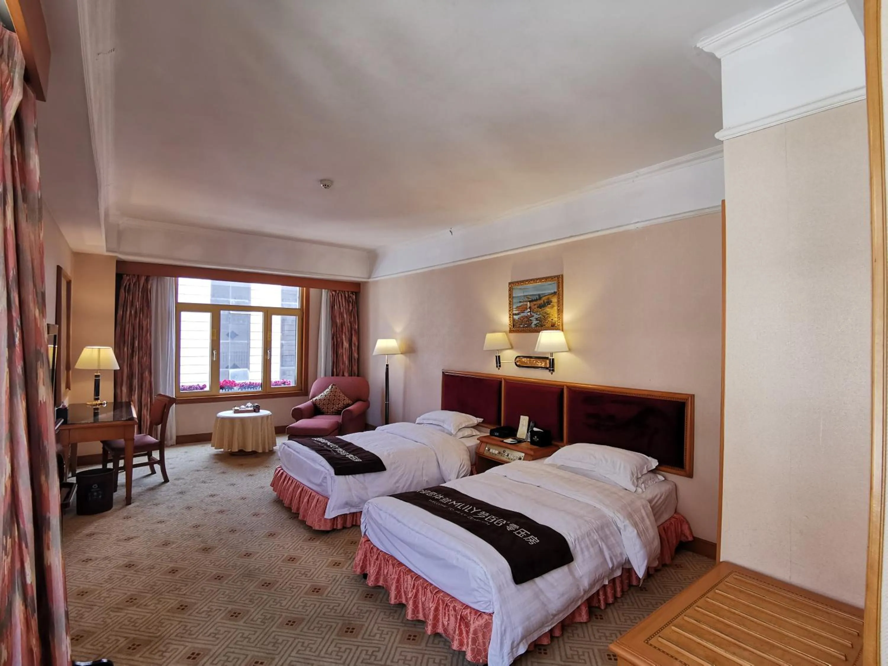 Bed in Qingdao Oceanwide Elite Hotel