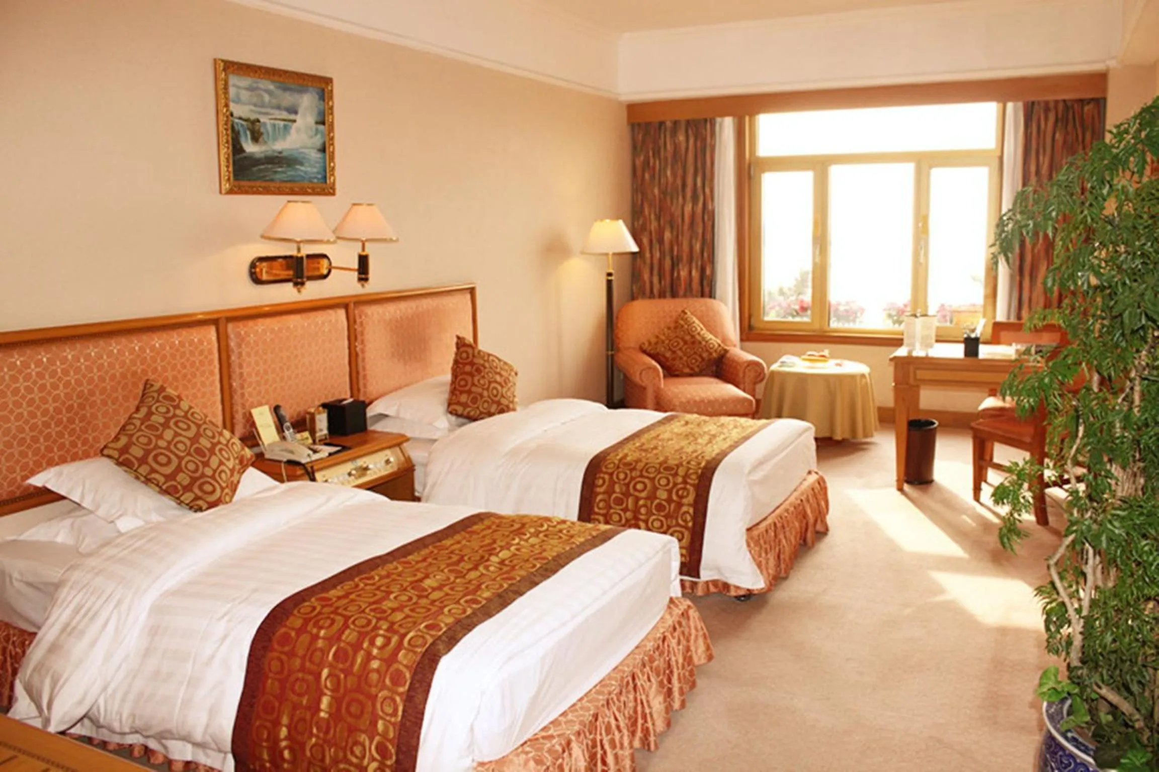 Bedroom, Bed in Qingdao Oceanwide Elite Hotel