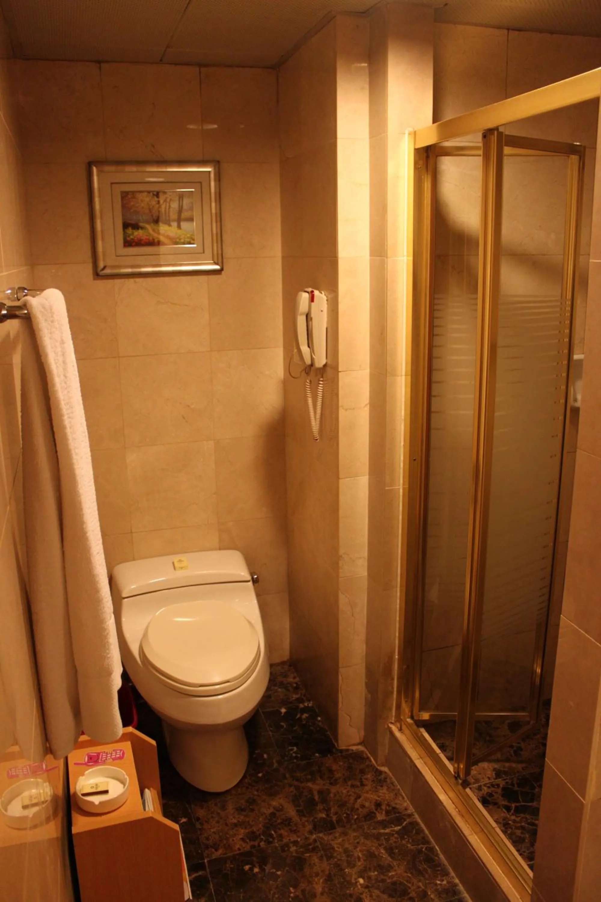 Bathroom in Qingdao Oceanwide Elite Hotel