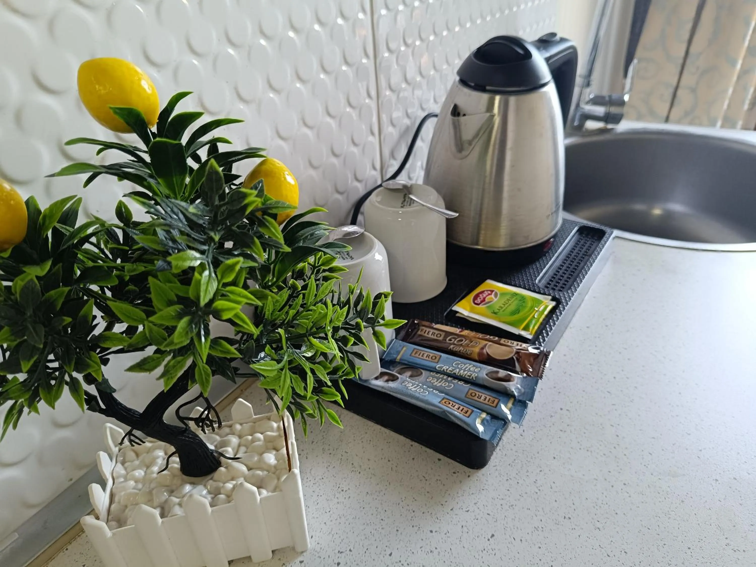 Coffee/tea facilities in Fora Inn Lara