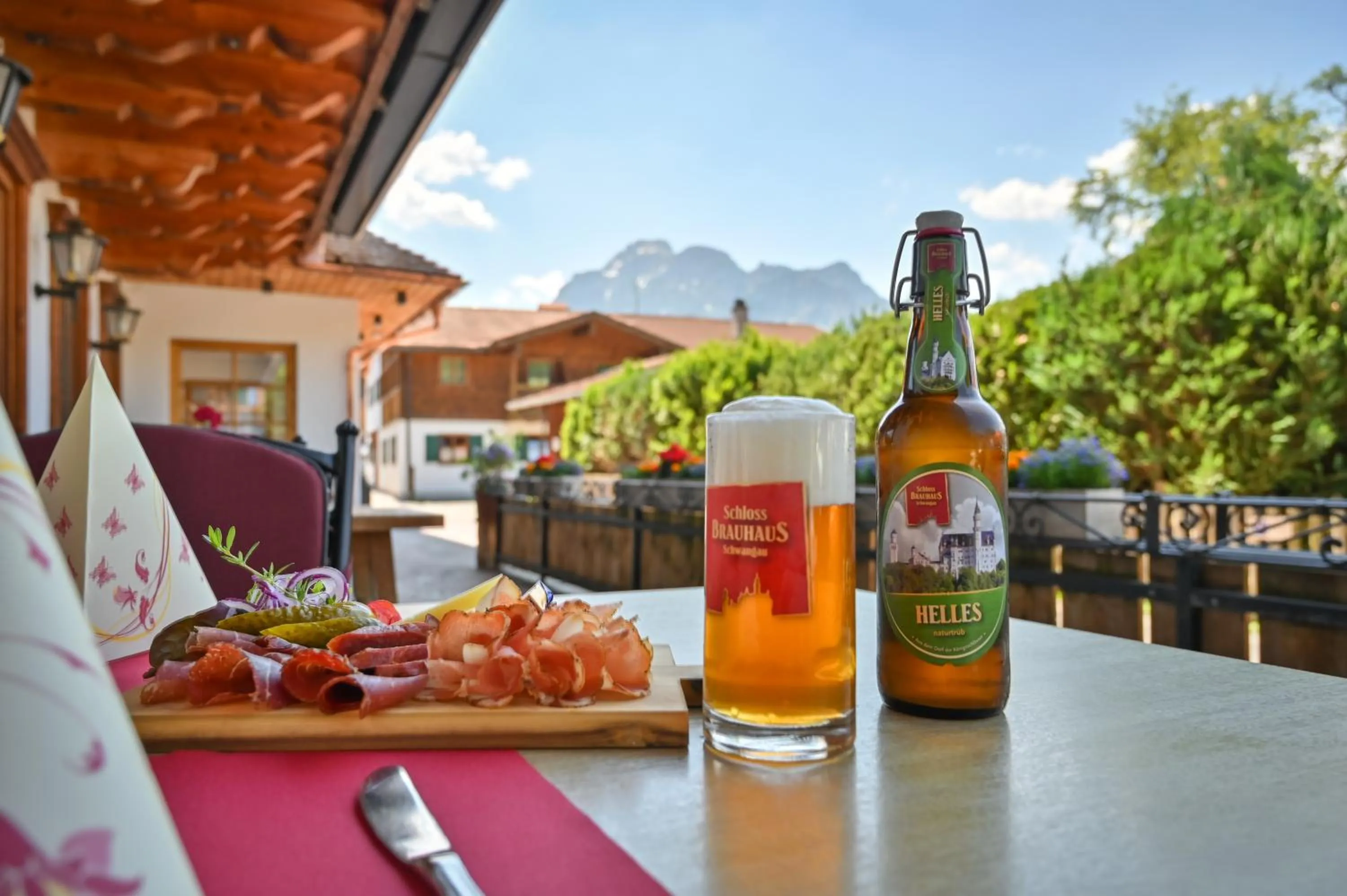 Restaurant/places to eat in Hotel Helmer