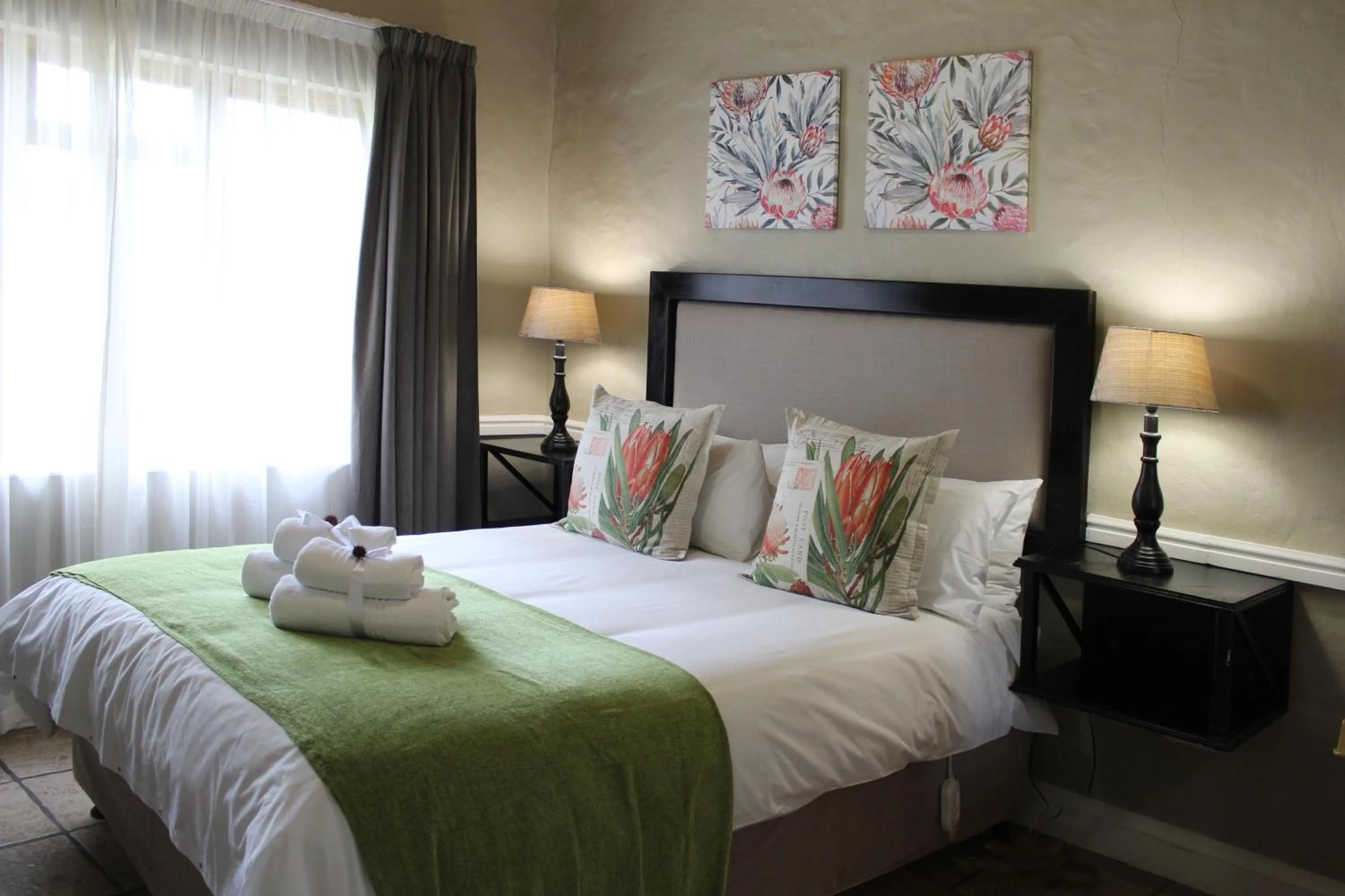 Photo of the whole room, Bed in Blackwaters River Lodge, Knysna