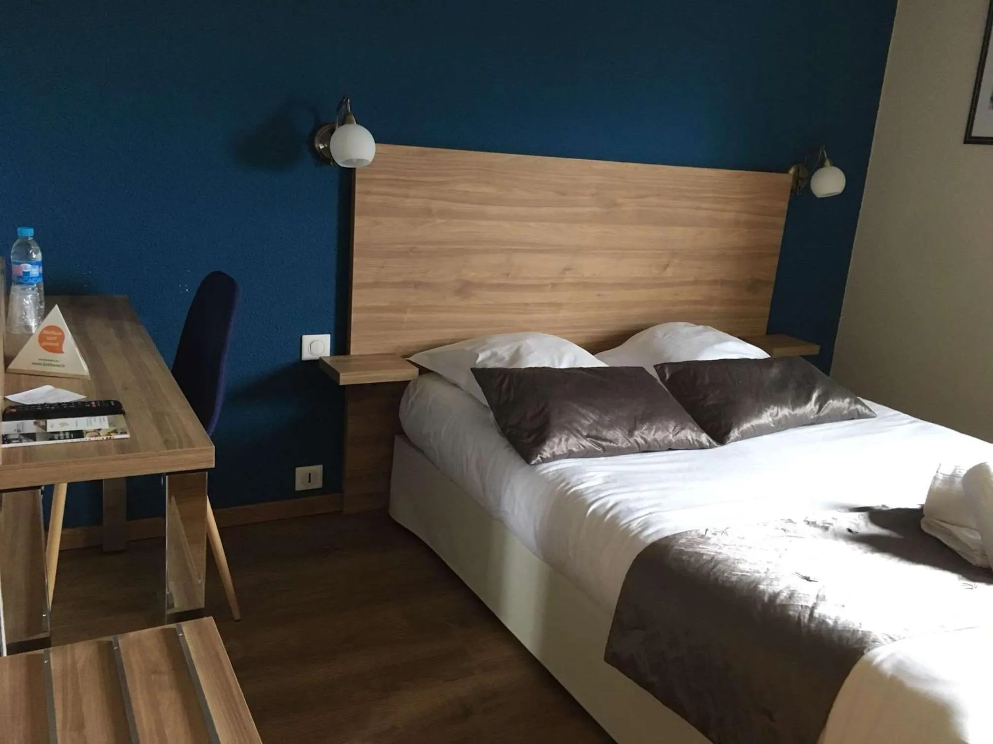 Bedroom, Bed in Brit Hotel Salon de Provence