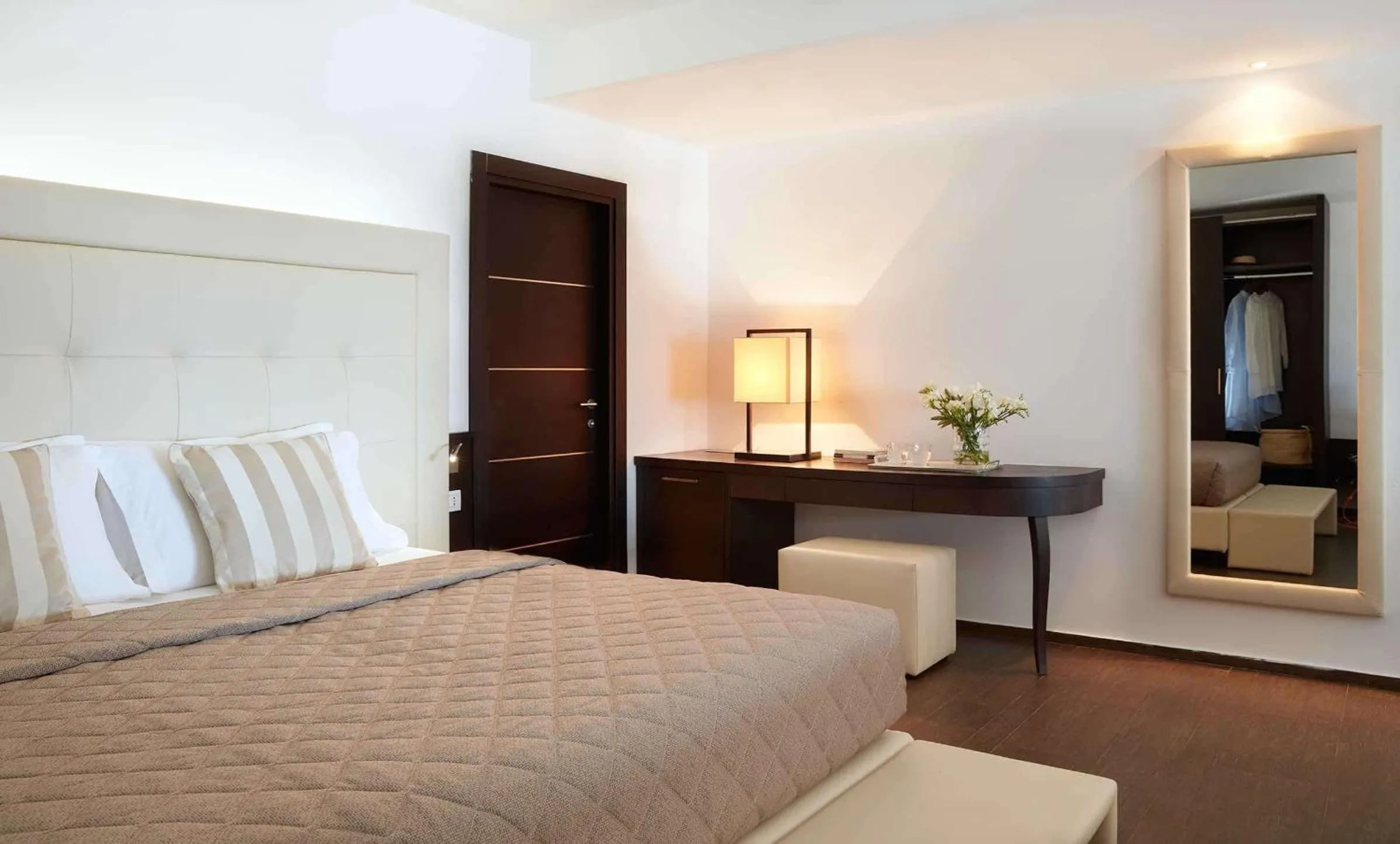 Bedroom, Bed in Hydra Beach Resort