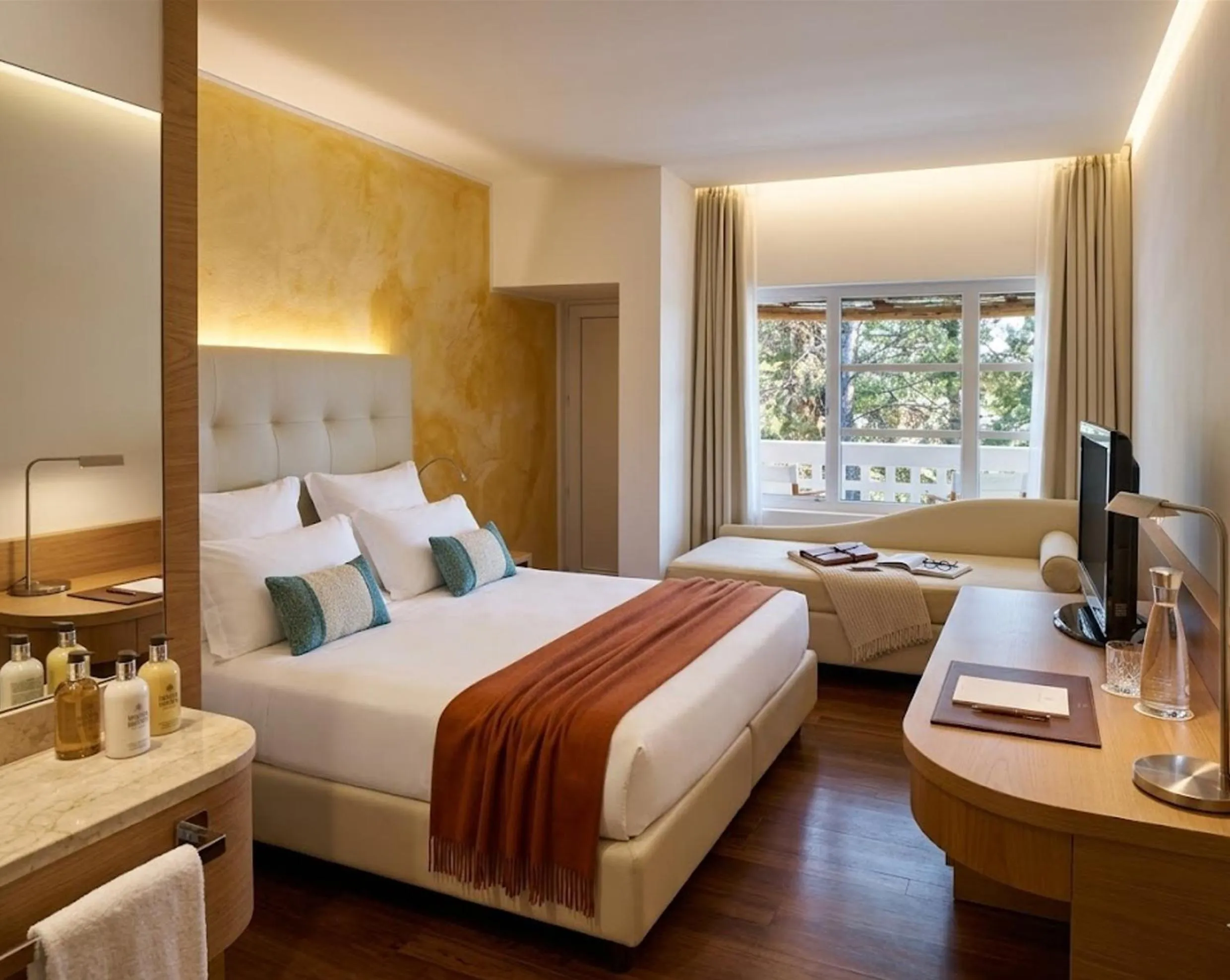 Bed in Hydra Beach Resort