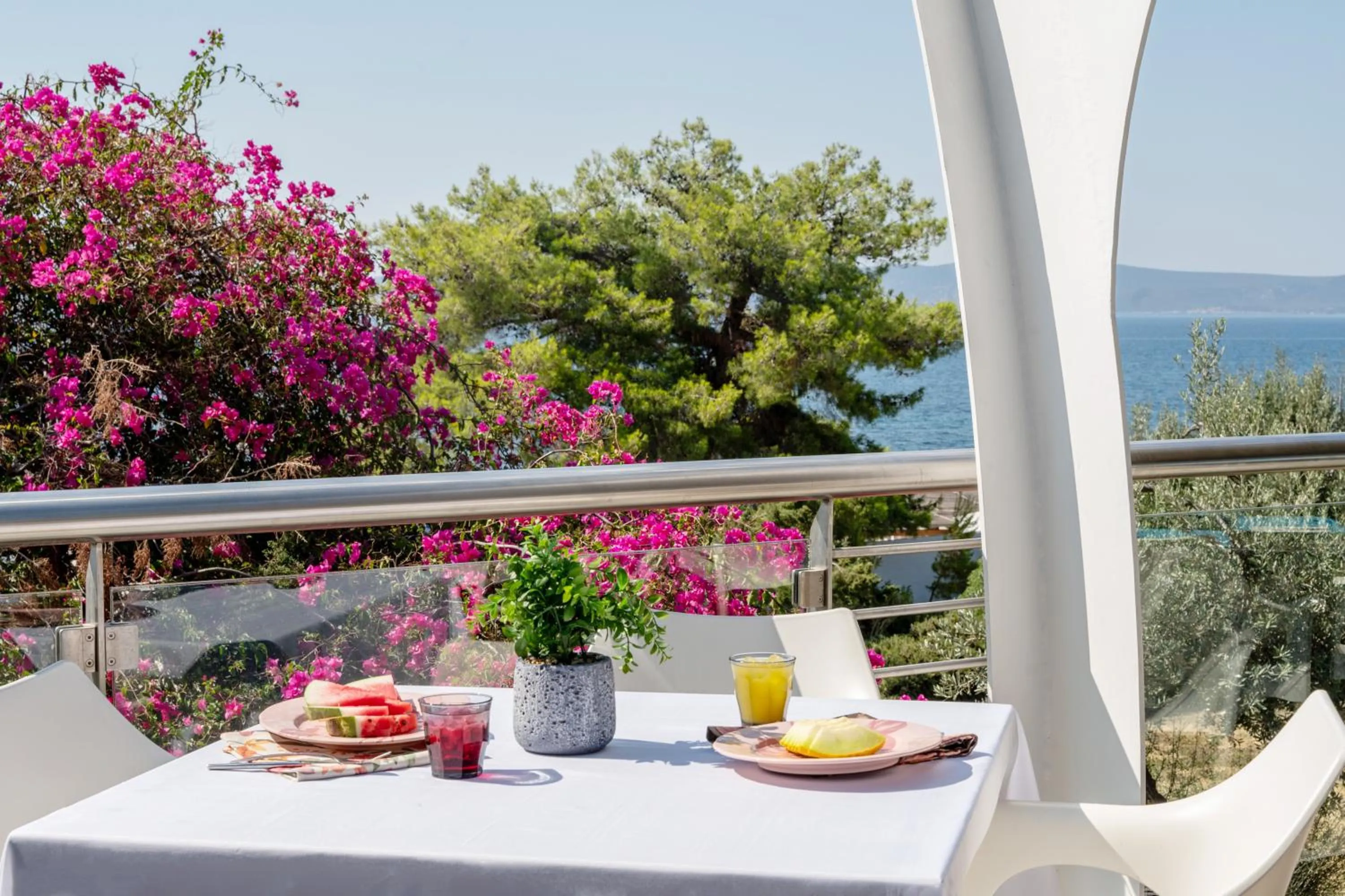 Restaurant/places to eat in Hydra Beach Resort