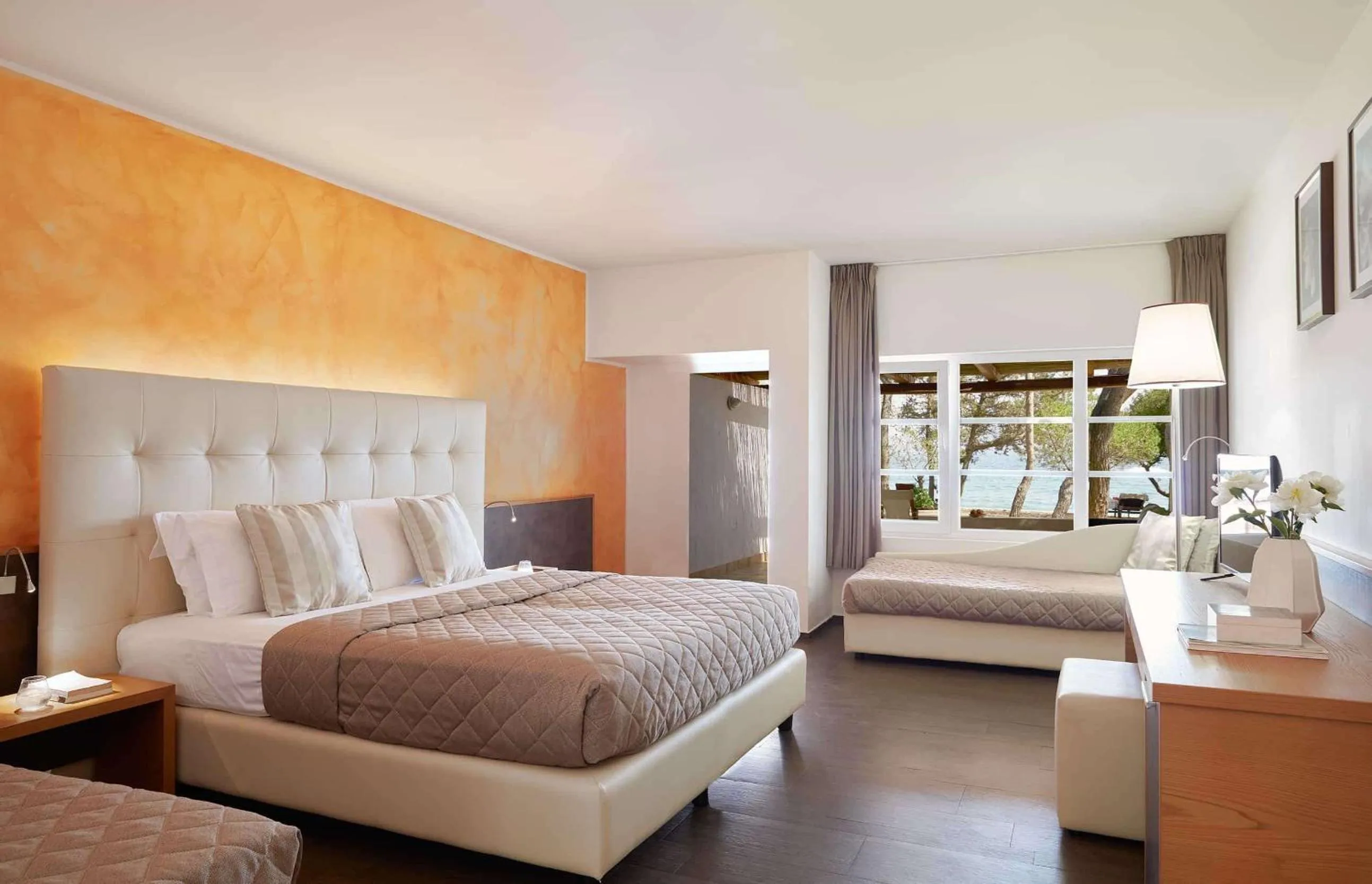 Bedroom, Bed in Hydra Beach Resort