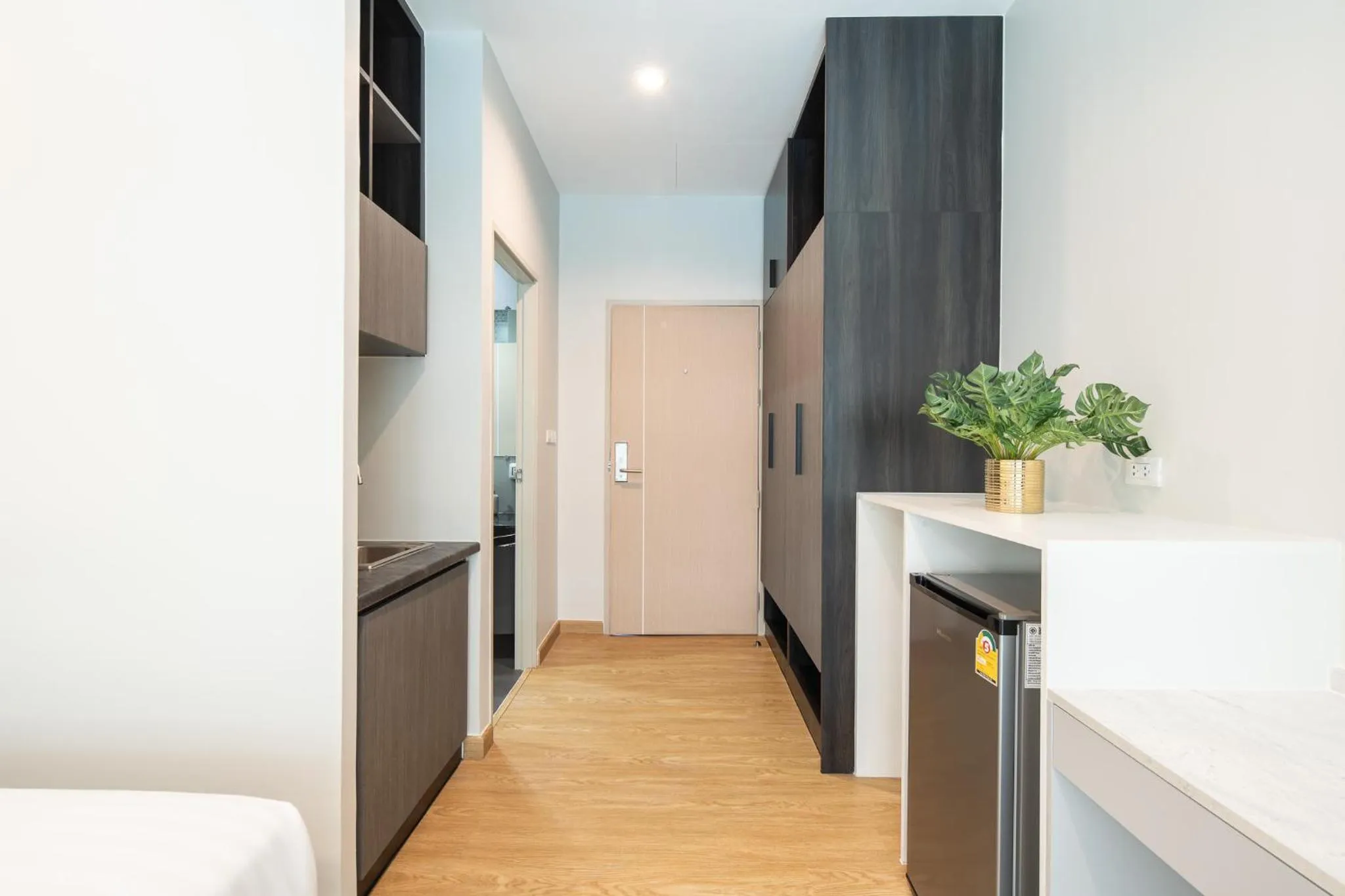 wardrobe, Bed in College Haus Rangnam