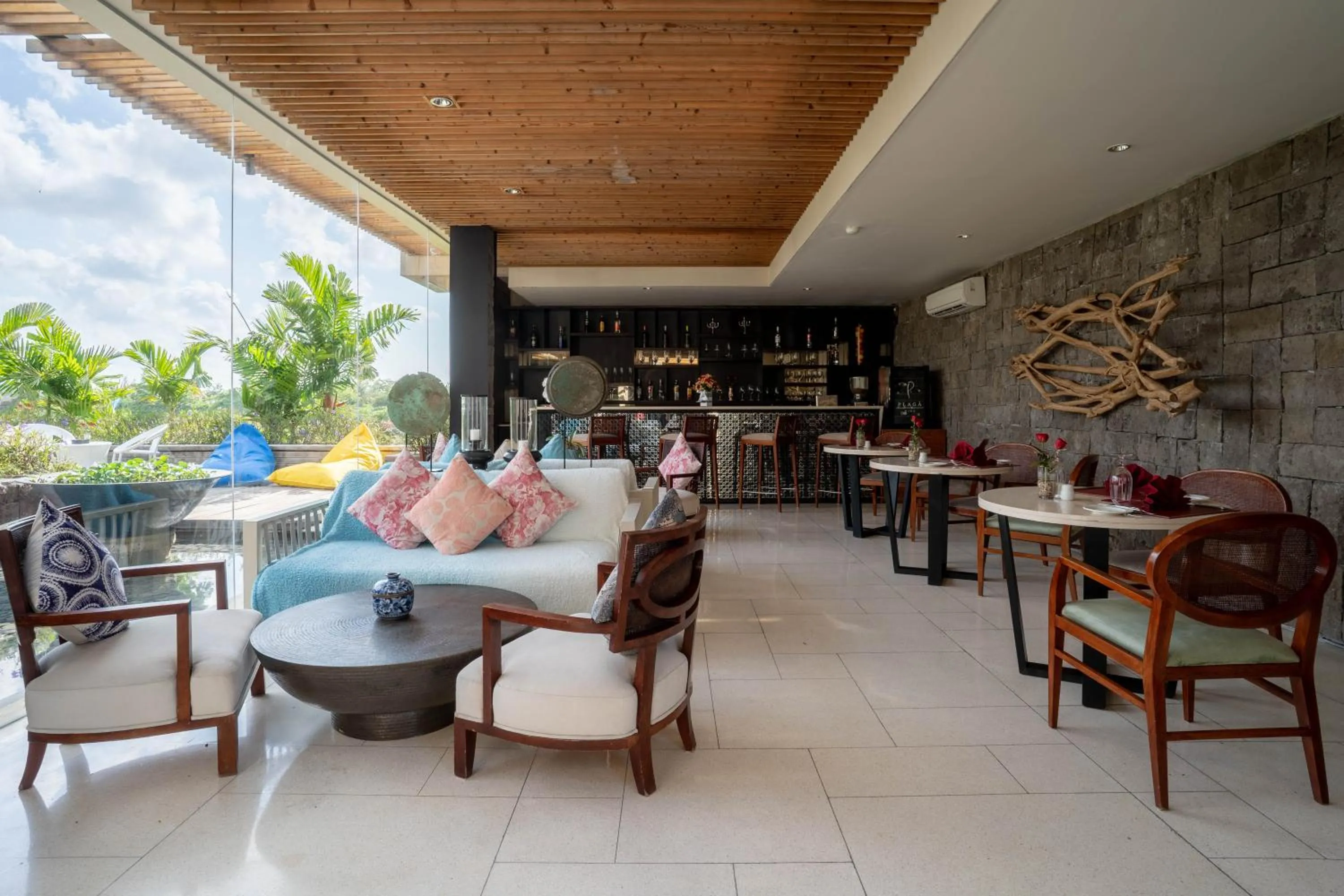 Lounge or bar in Berry Amour Romantic Villas