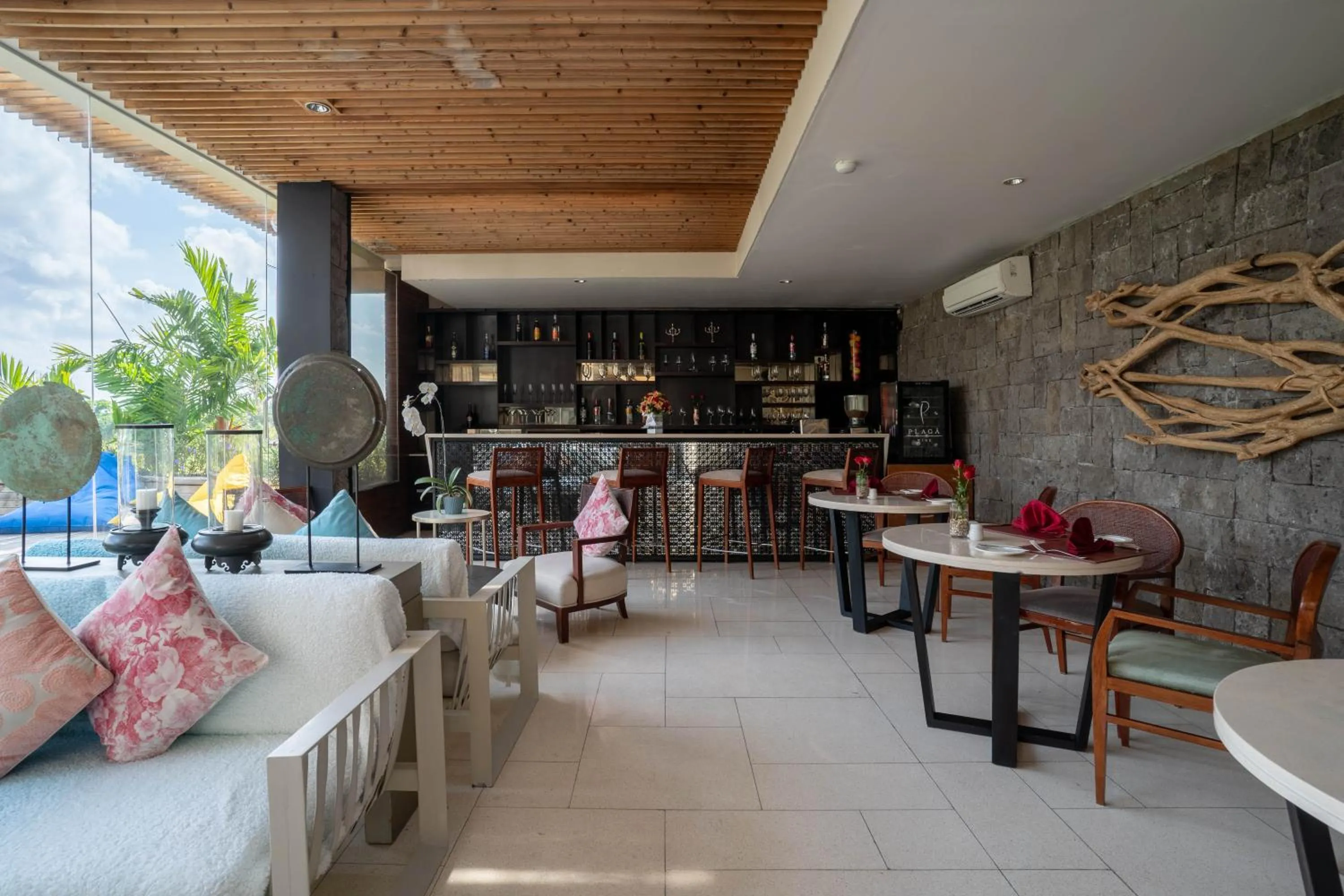 Restaurant/places to eat in Berry Amour Romantic Villas